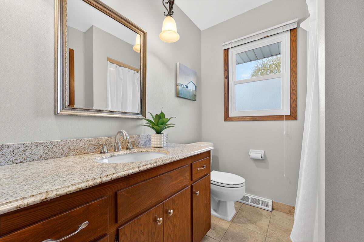 1634 W River Oaks LANE