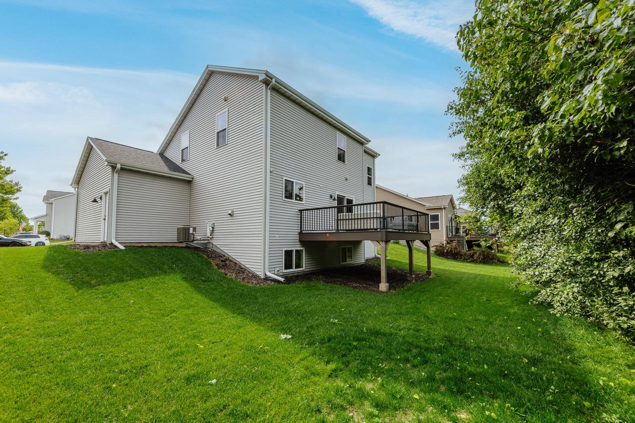W206N16377 Marshland DRIVE