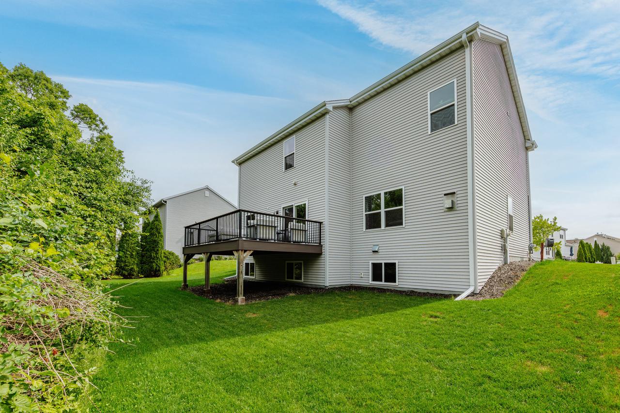 W206N16377 Marshland DRIVE