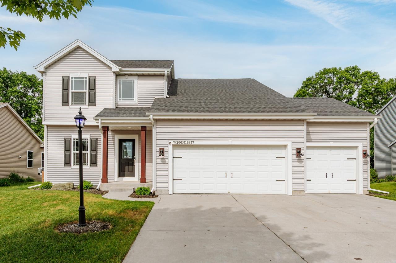 W206N16377 Marshland DRIVE