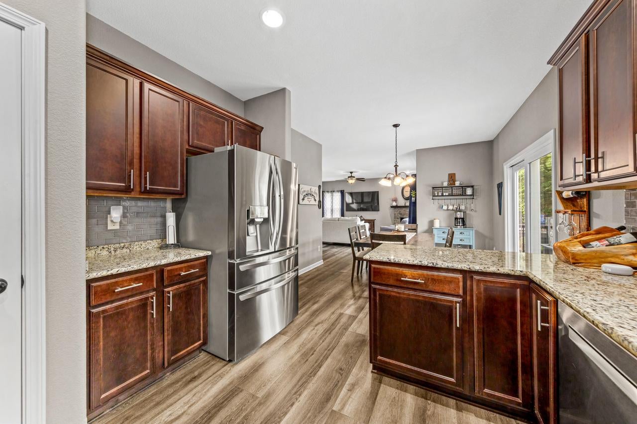 W206N16377 Marshland DRIVE