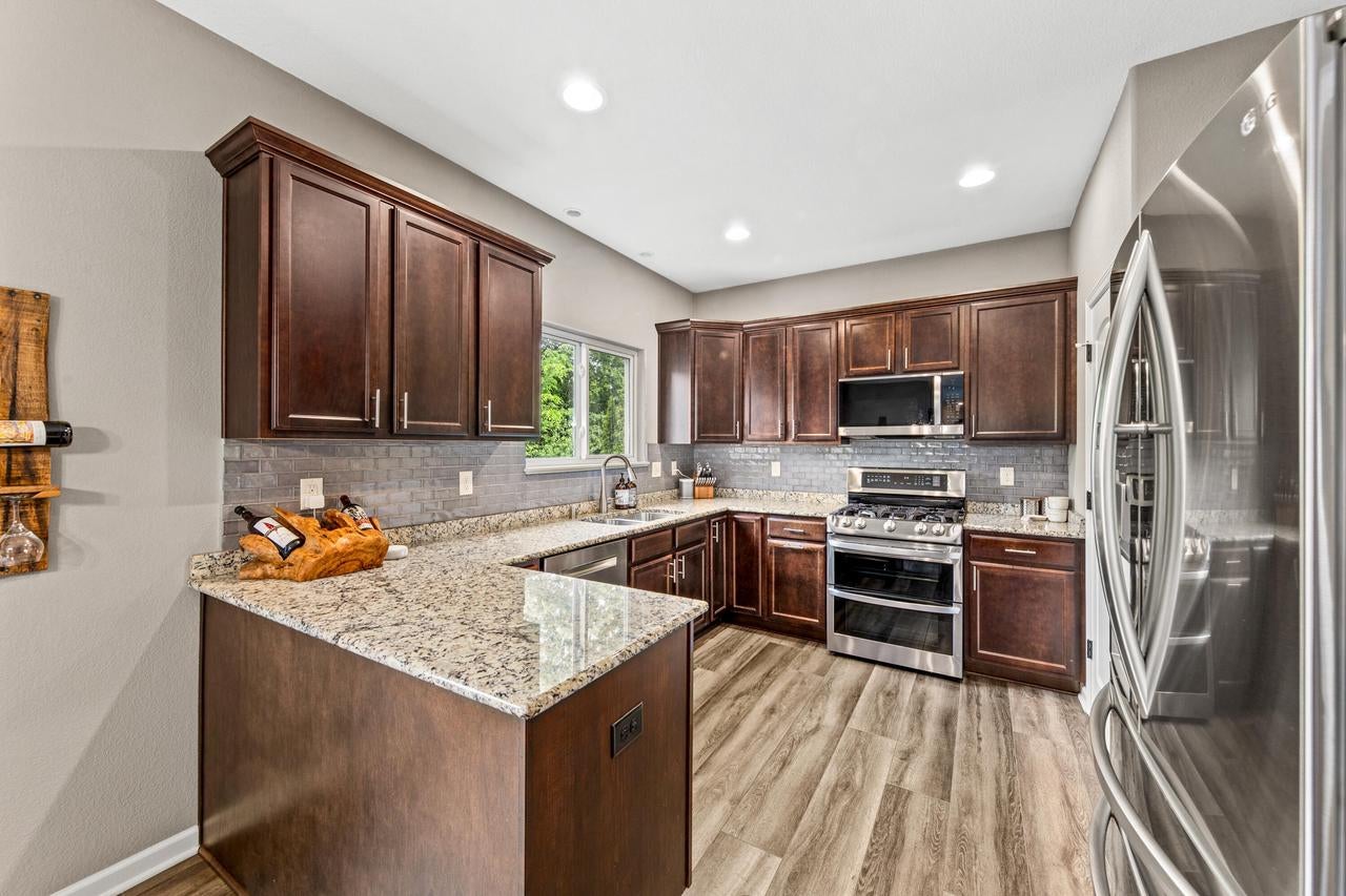 W206N16377 Marshland DRIVE