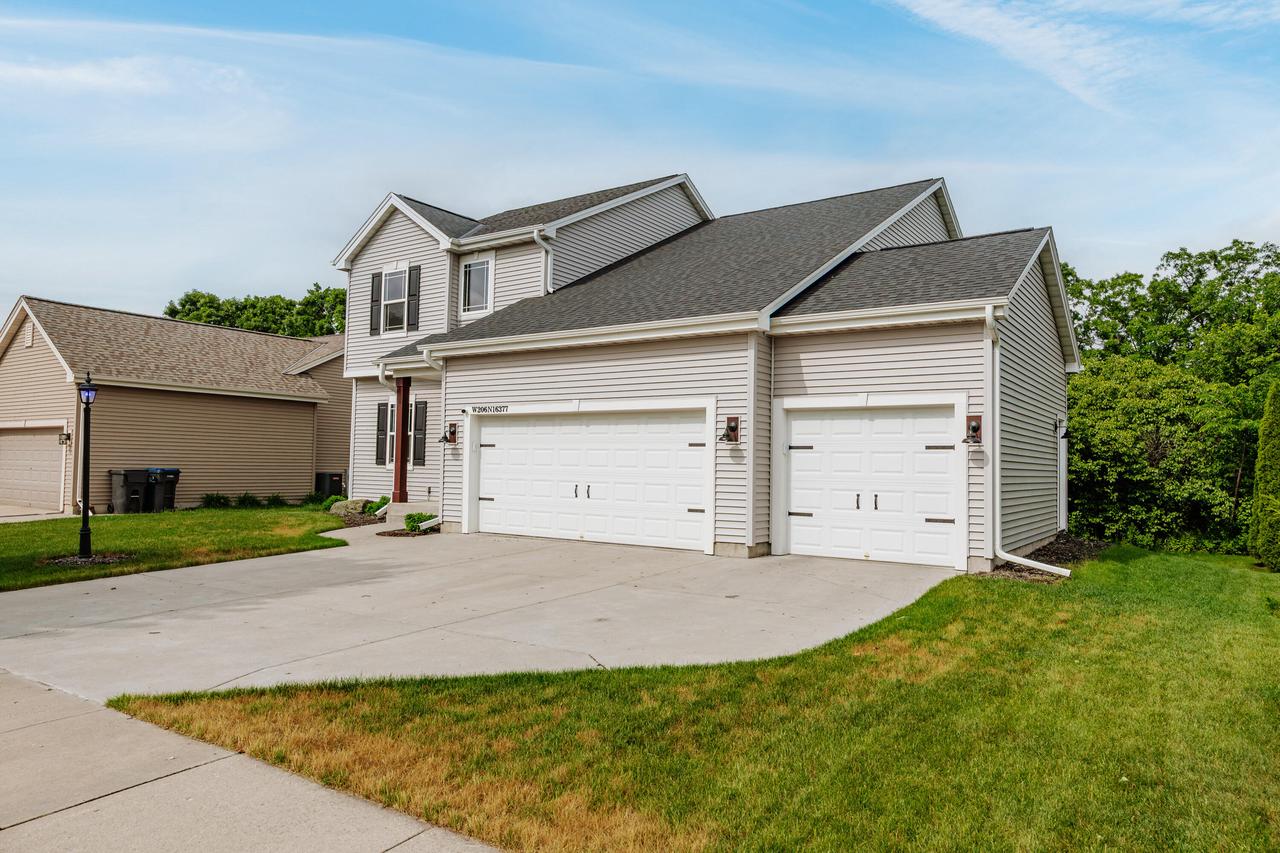 W206N16377 Marshland DRIVE