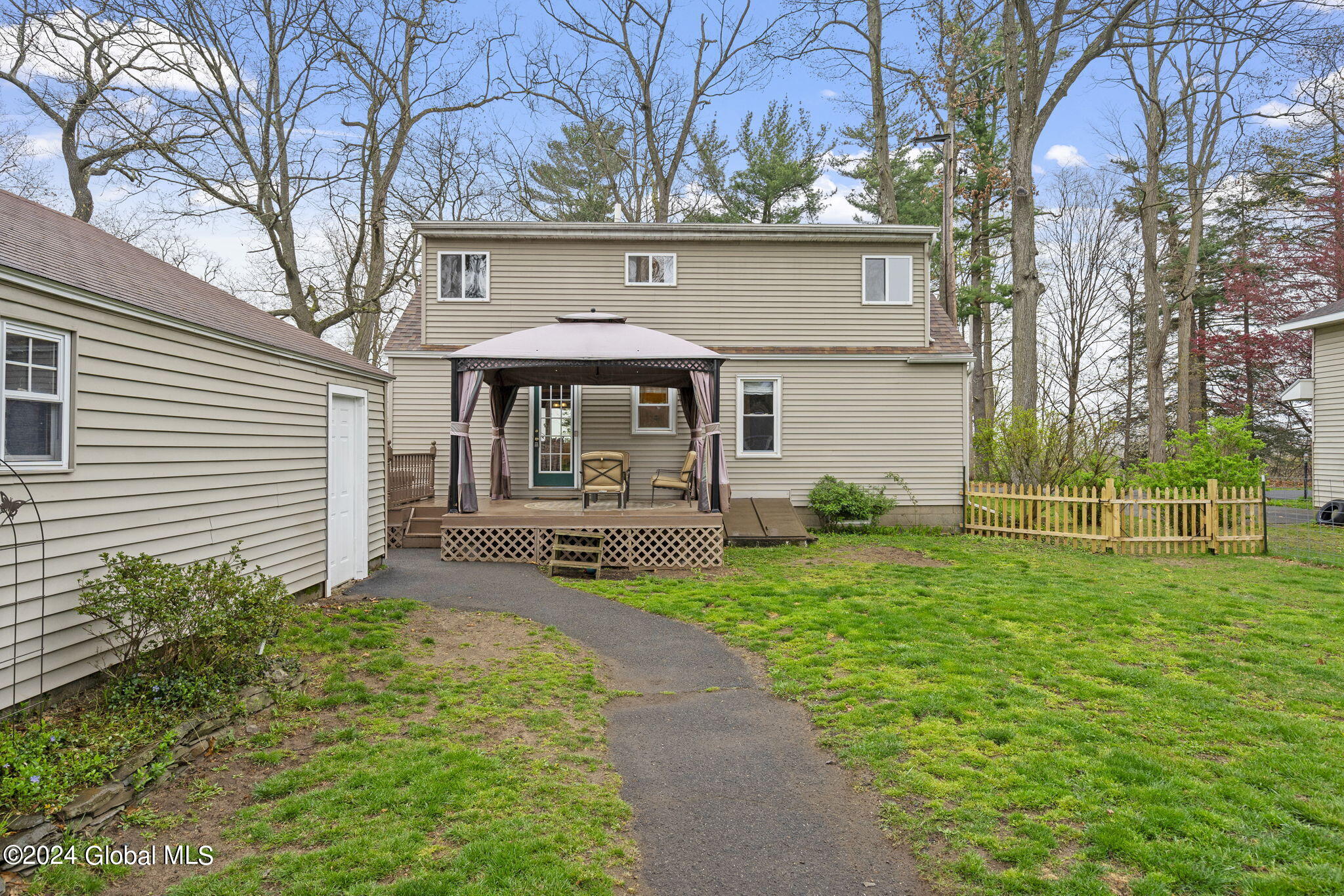 24 Valleyview Avenue