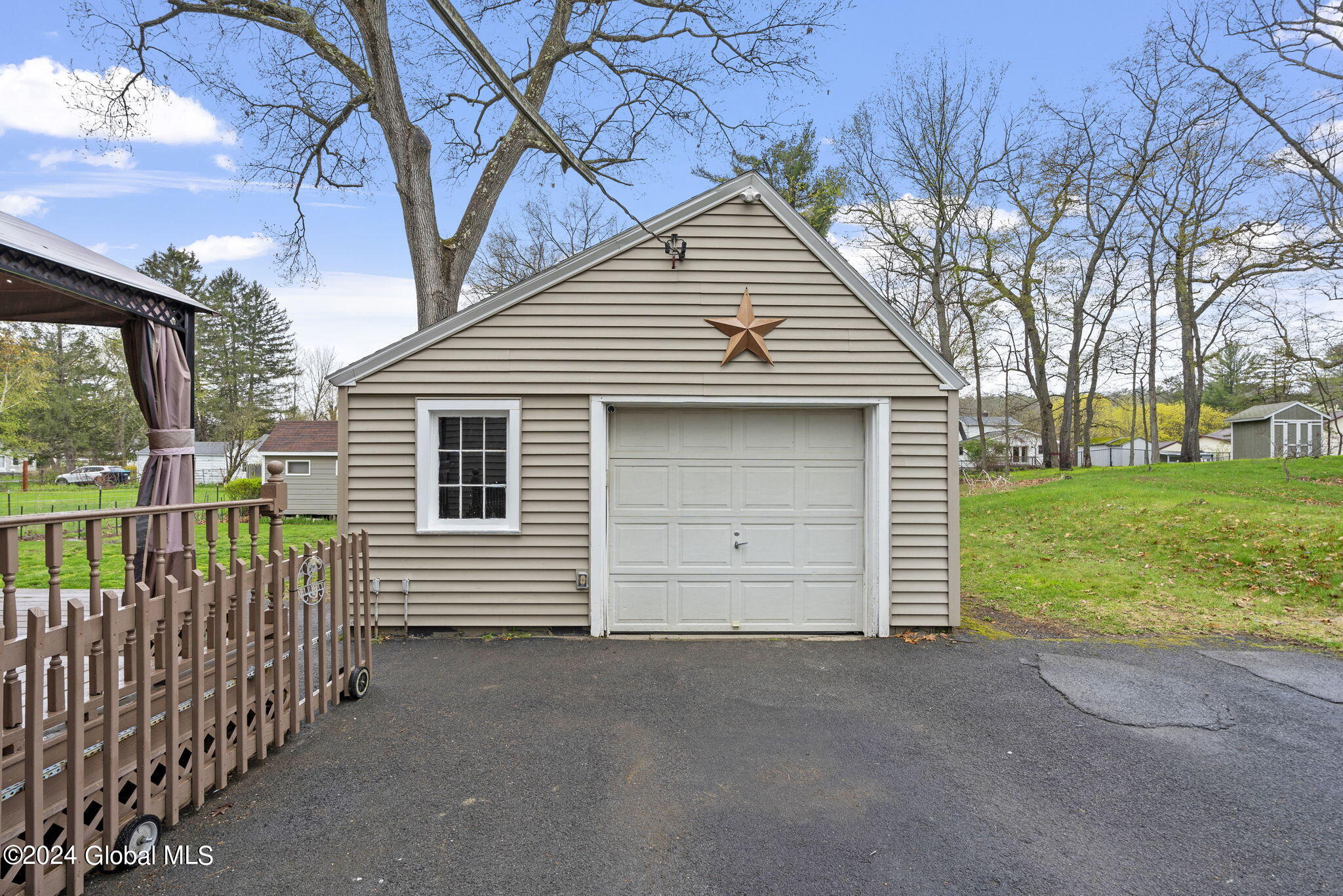 24 Valleyview Avenue