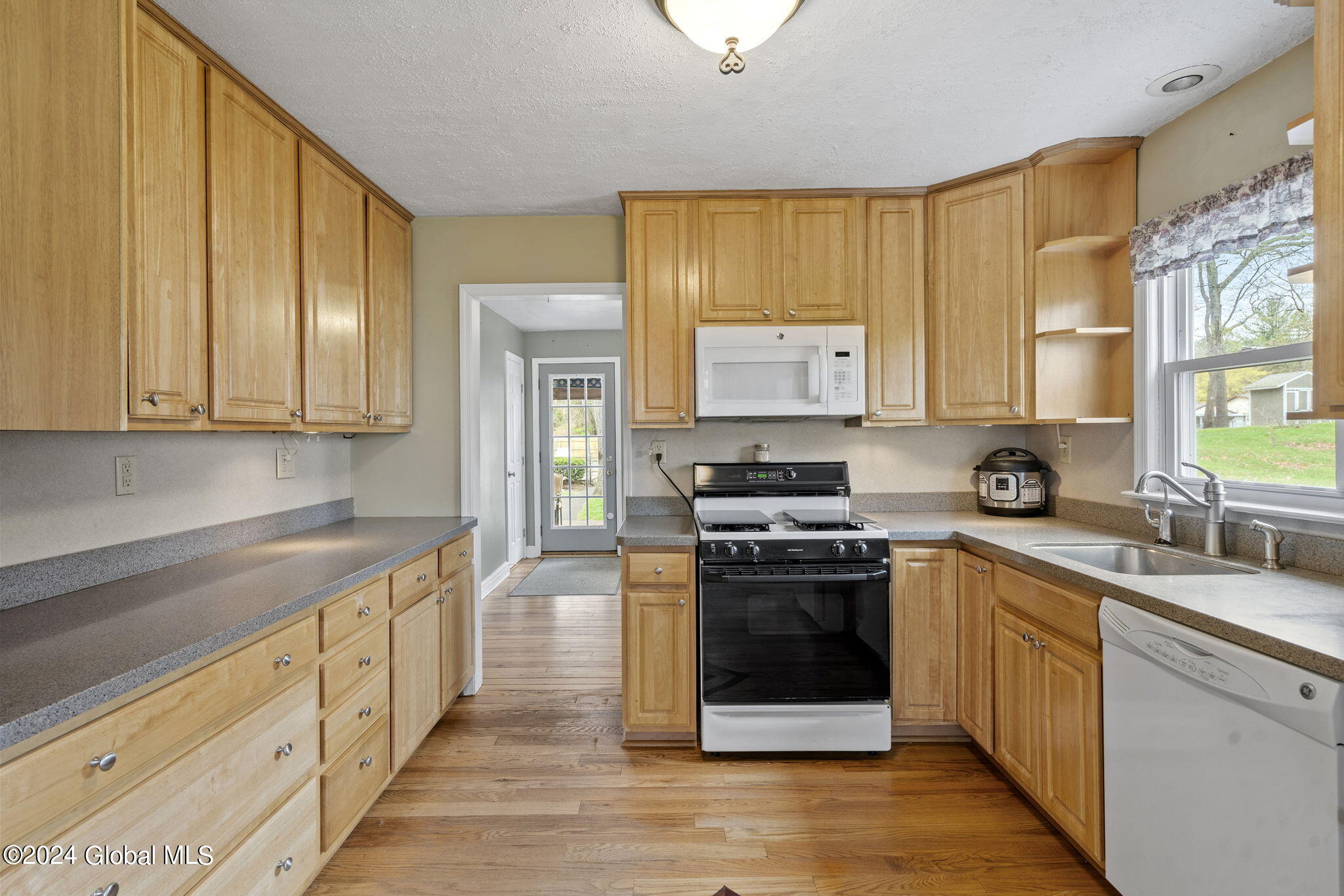 24 Valleyview Avenue