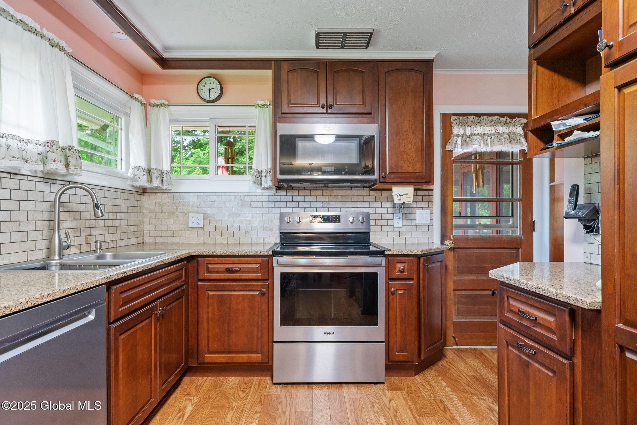 4 Greenwood Lane