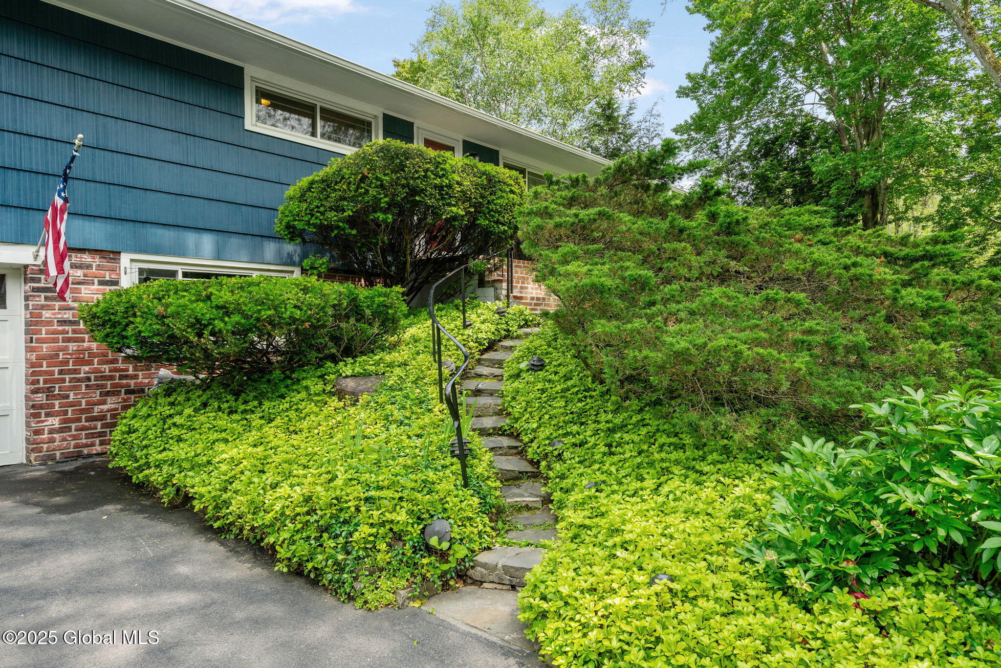 4 Greenwood Lane