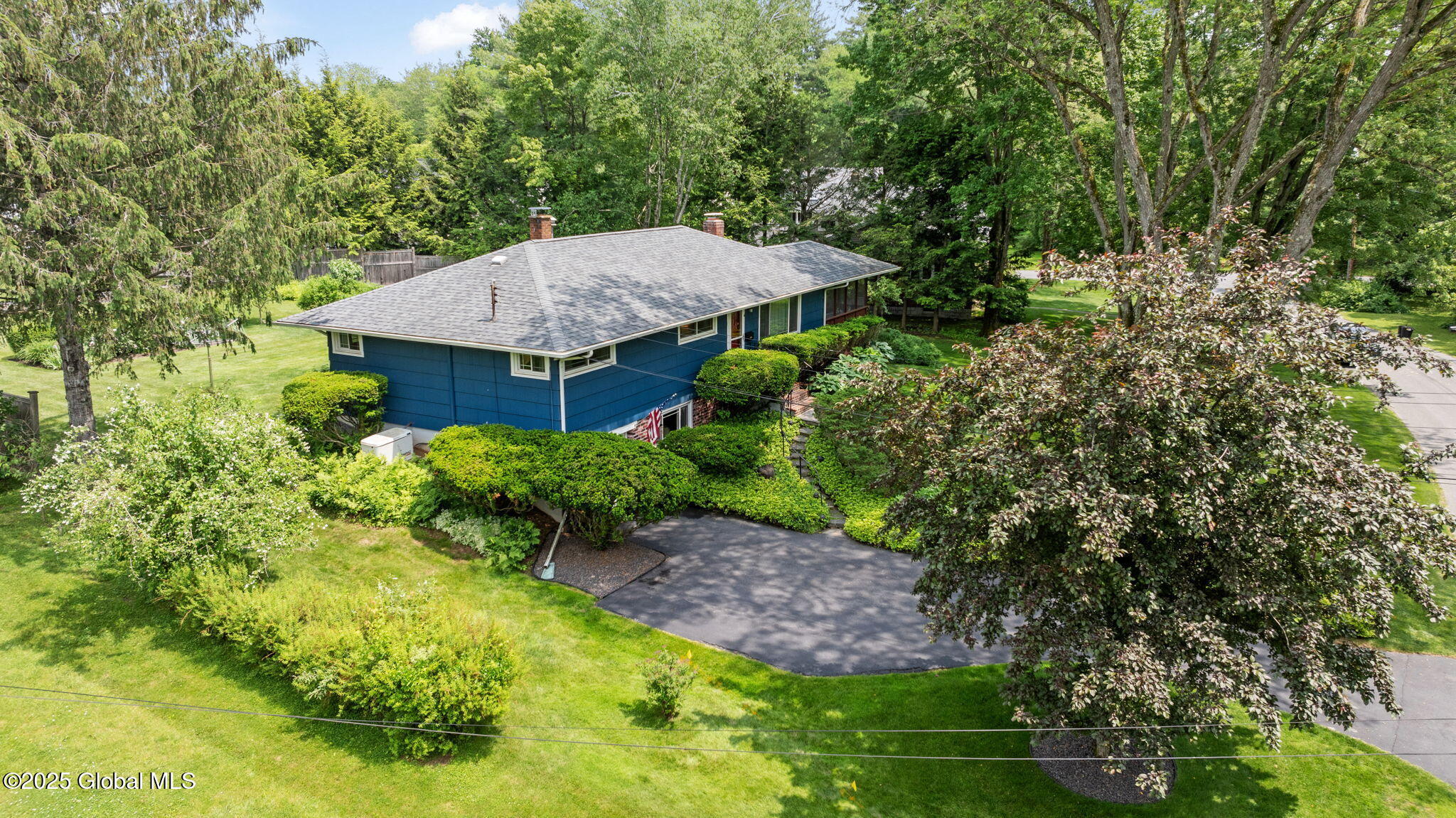 4 Greenwood Lane