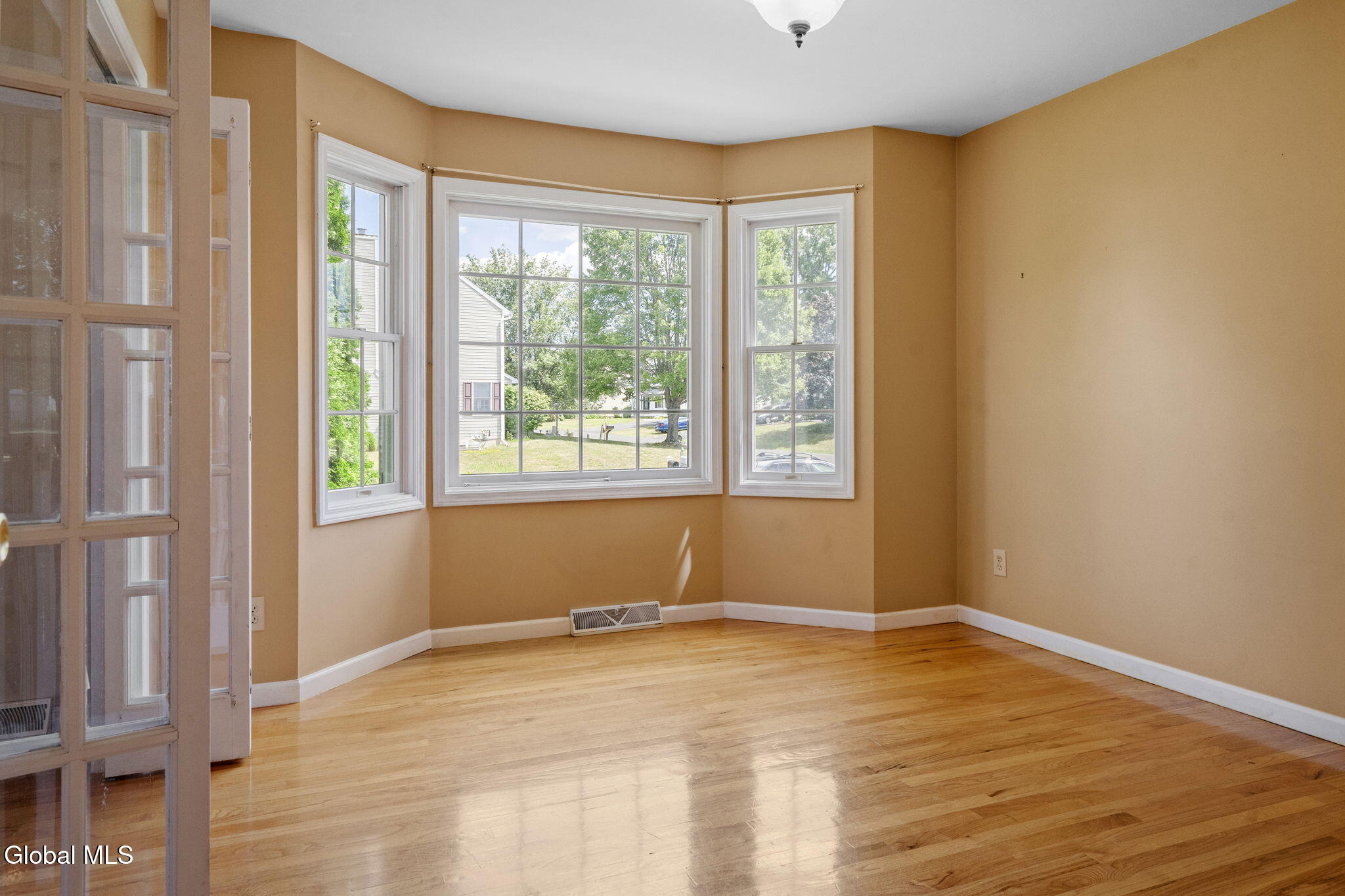 11 Schuyler Road