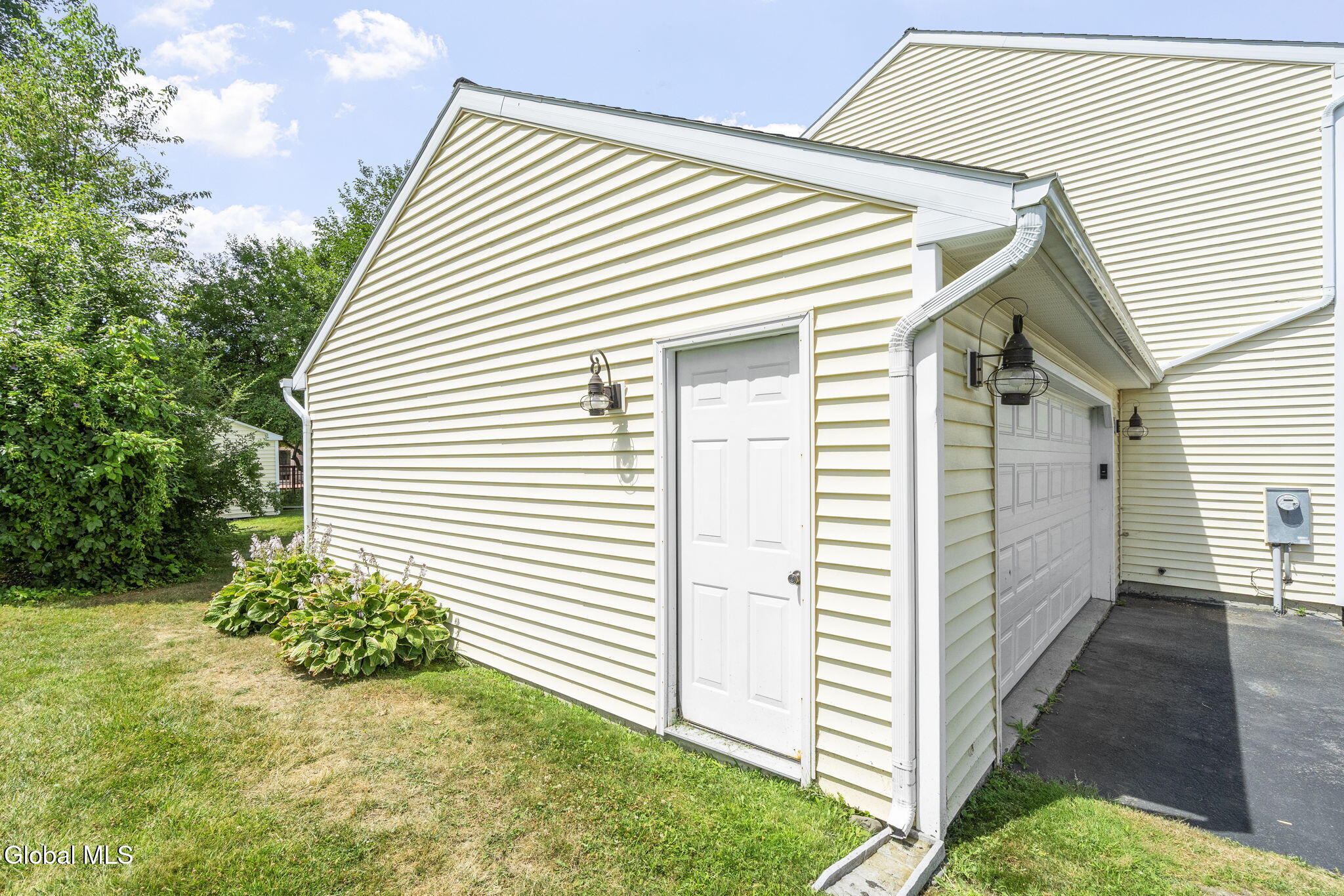 11 Schuyler Road