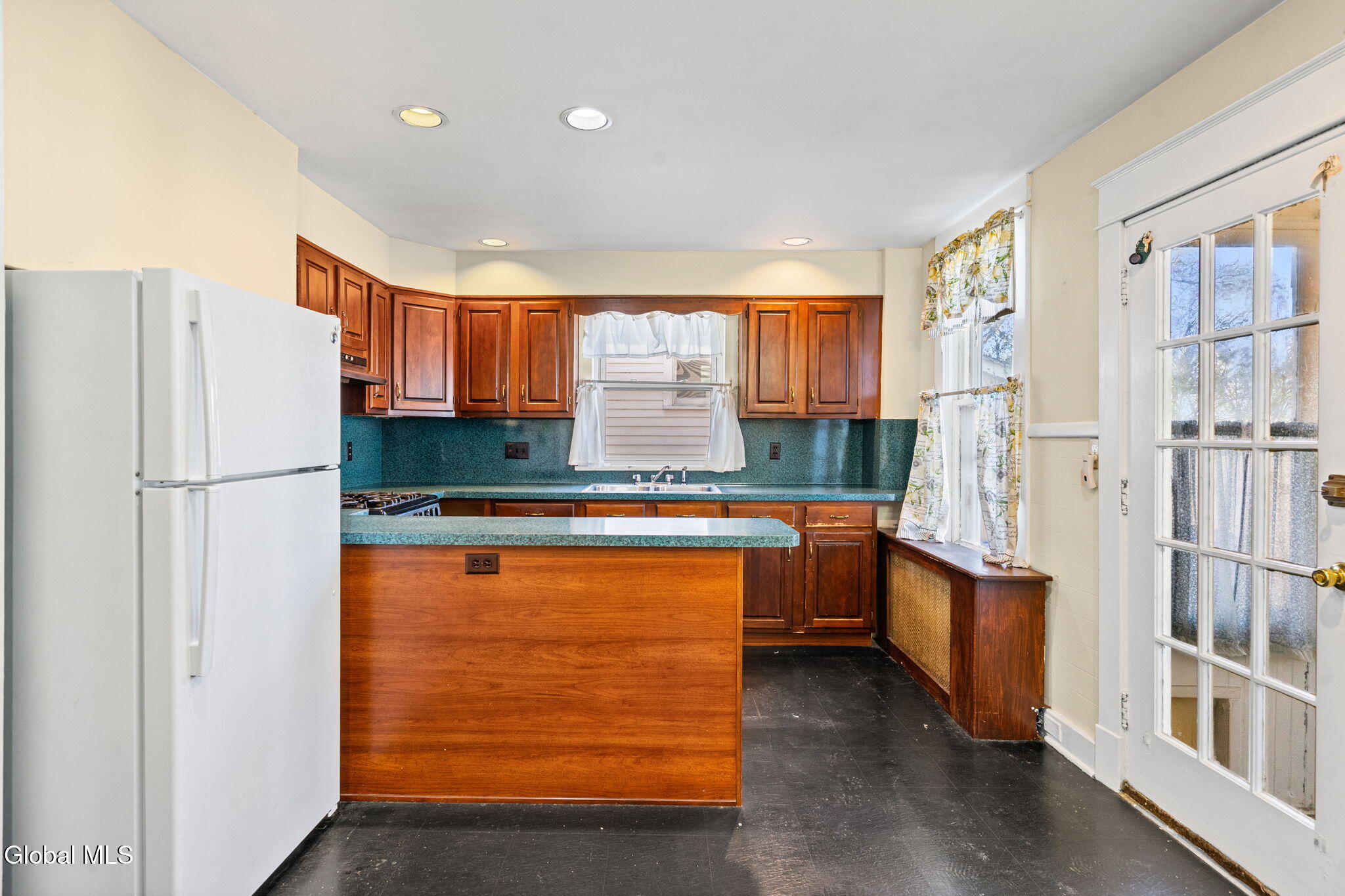 105 Grove Avenue