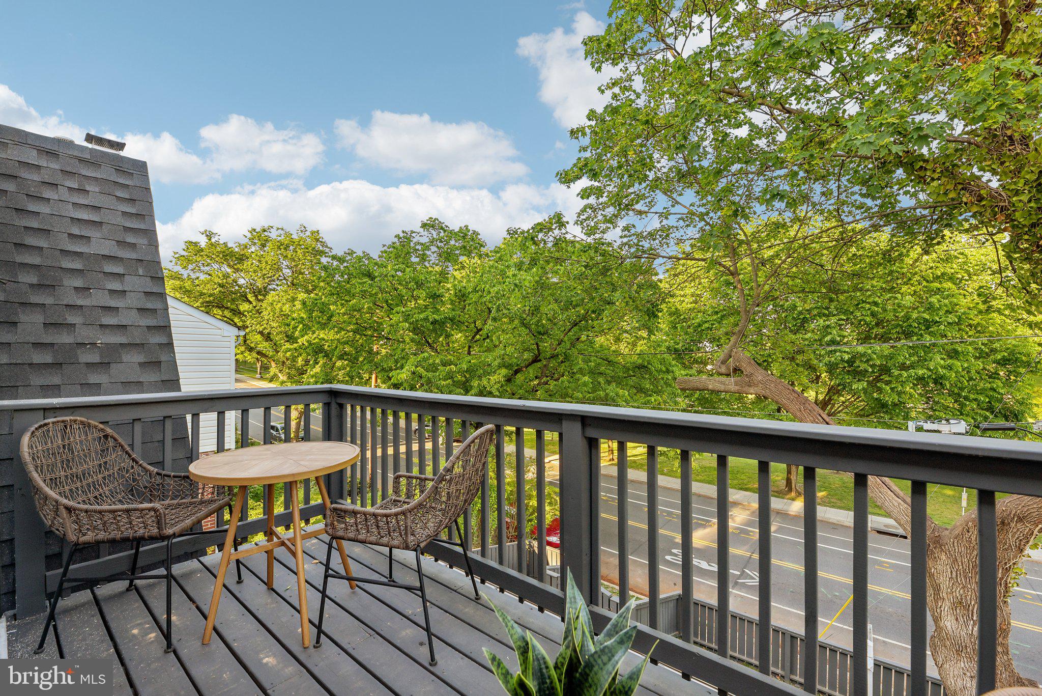 2810 18TH STREET NE