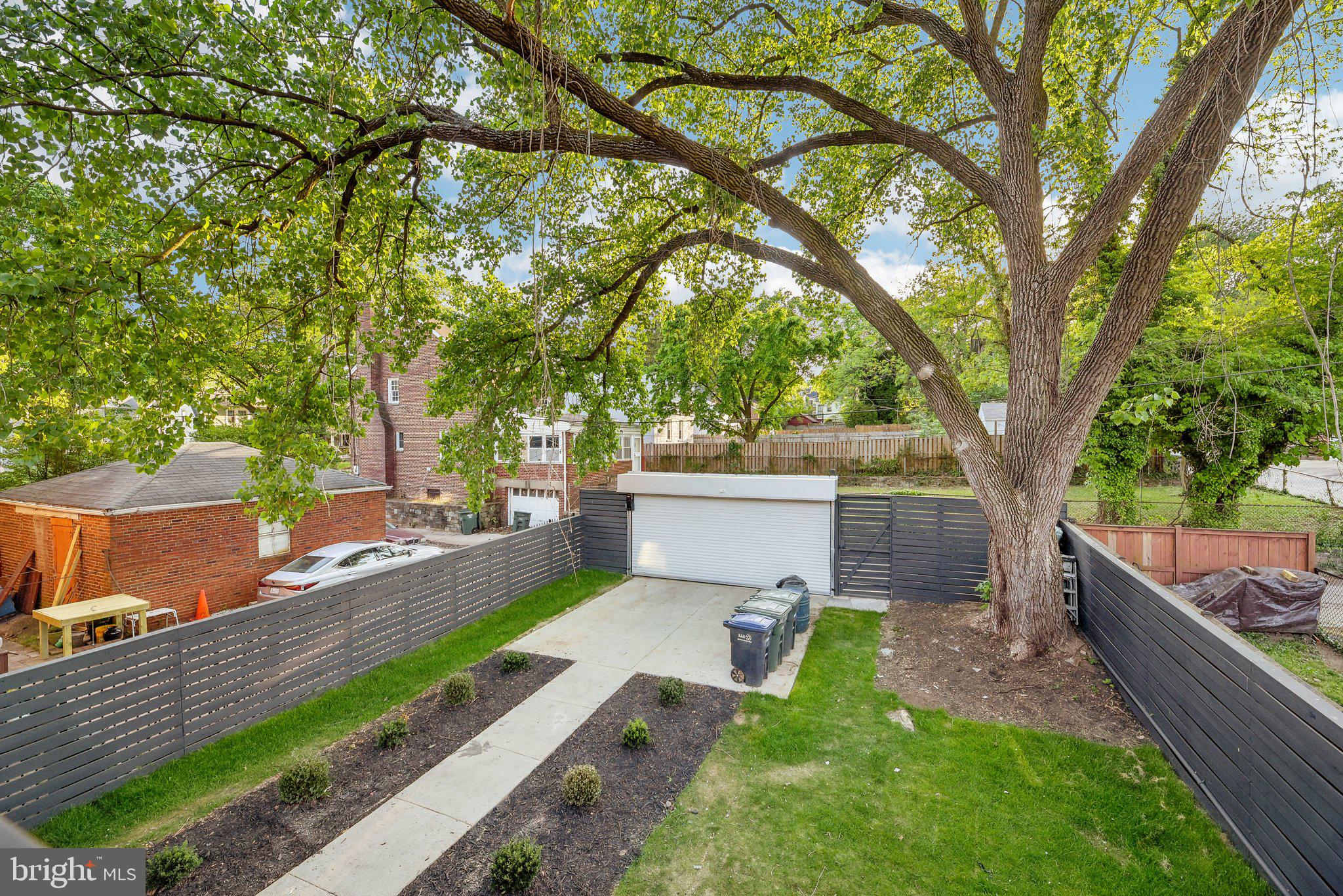 2810 18TH STREET NE