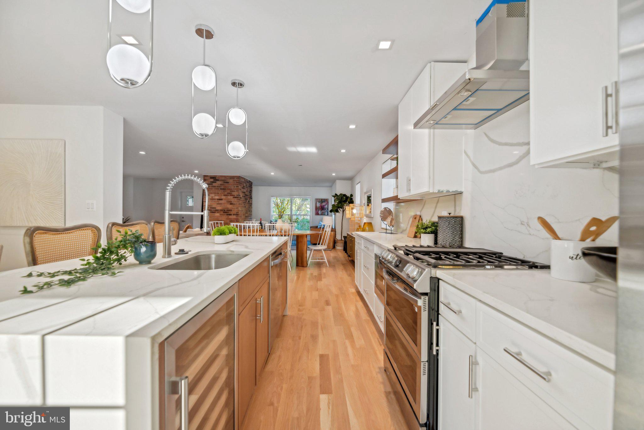 2810 18TH STREET NE