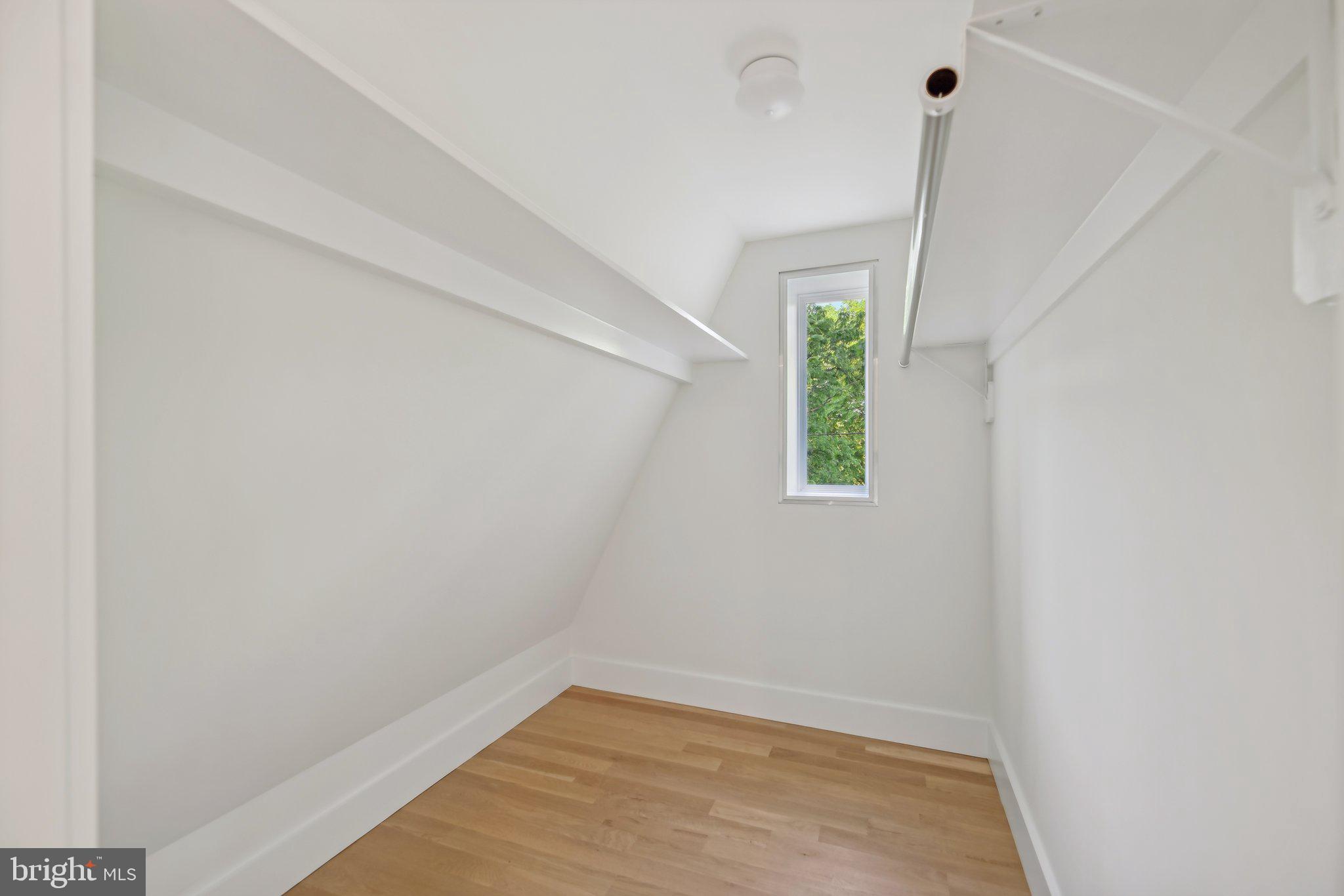 2810 18TH STREET NE