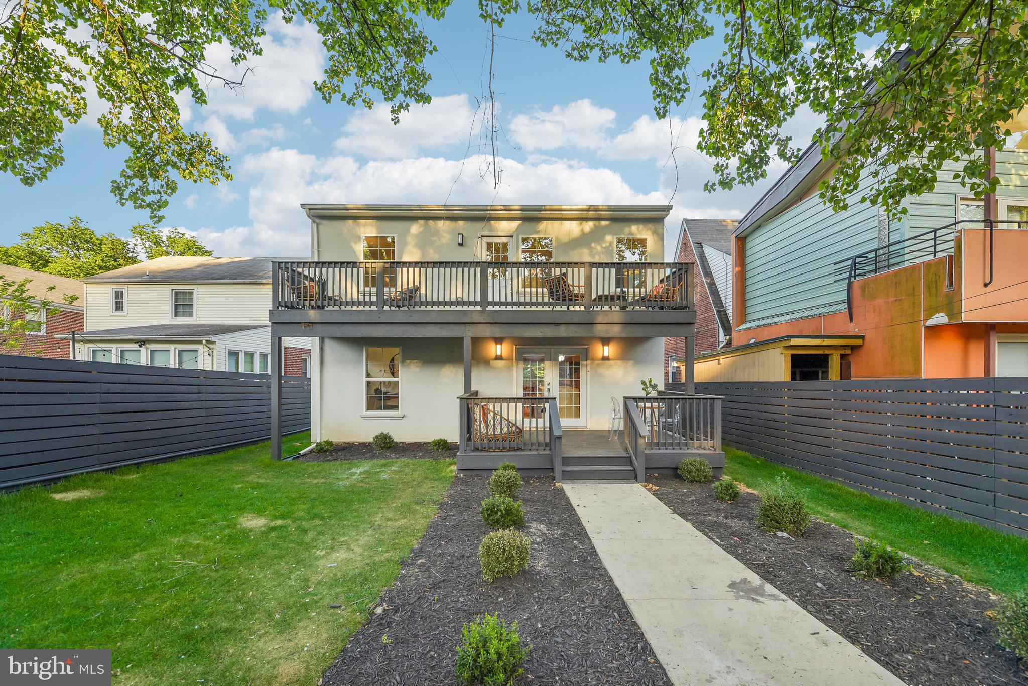 2810 18TH STREET NE