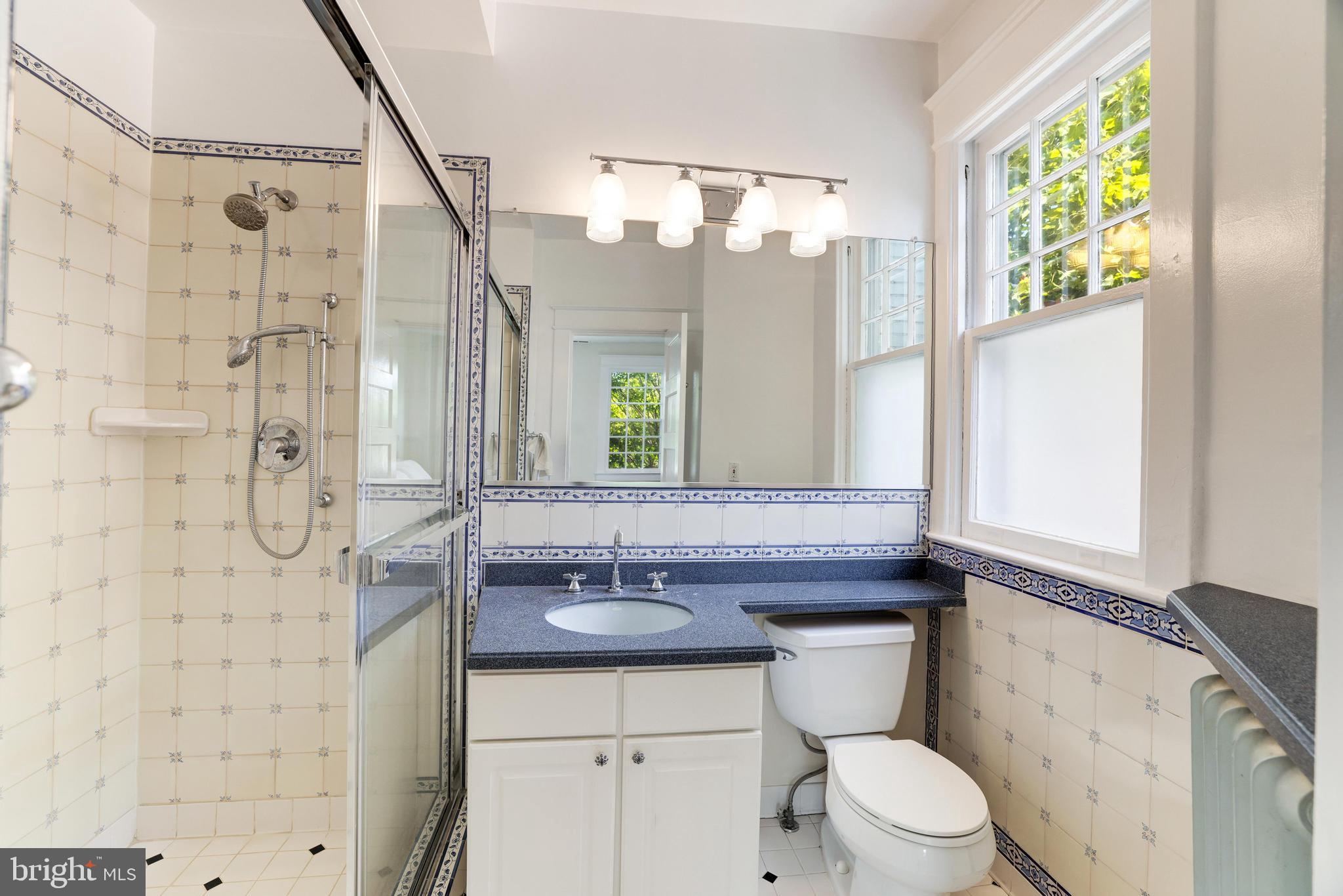 2015 ALLEN PLACE NW