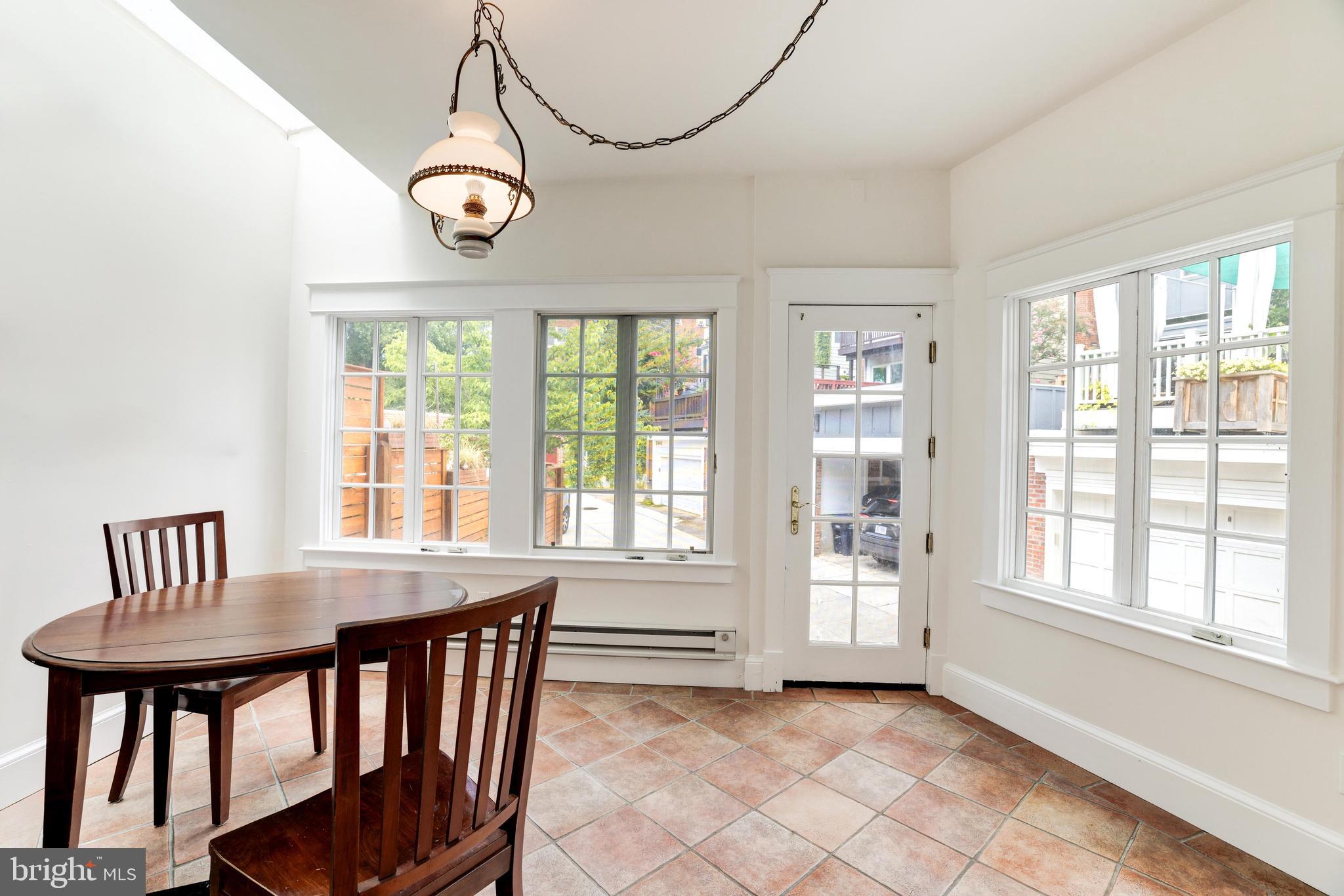 2015 ALLEN PLACE NW