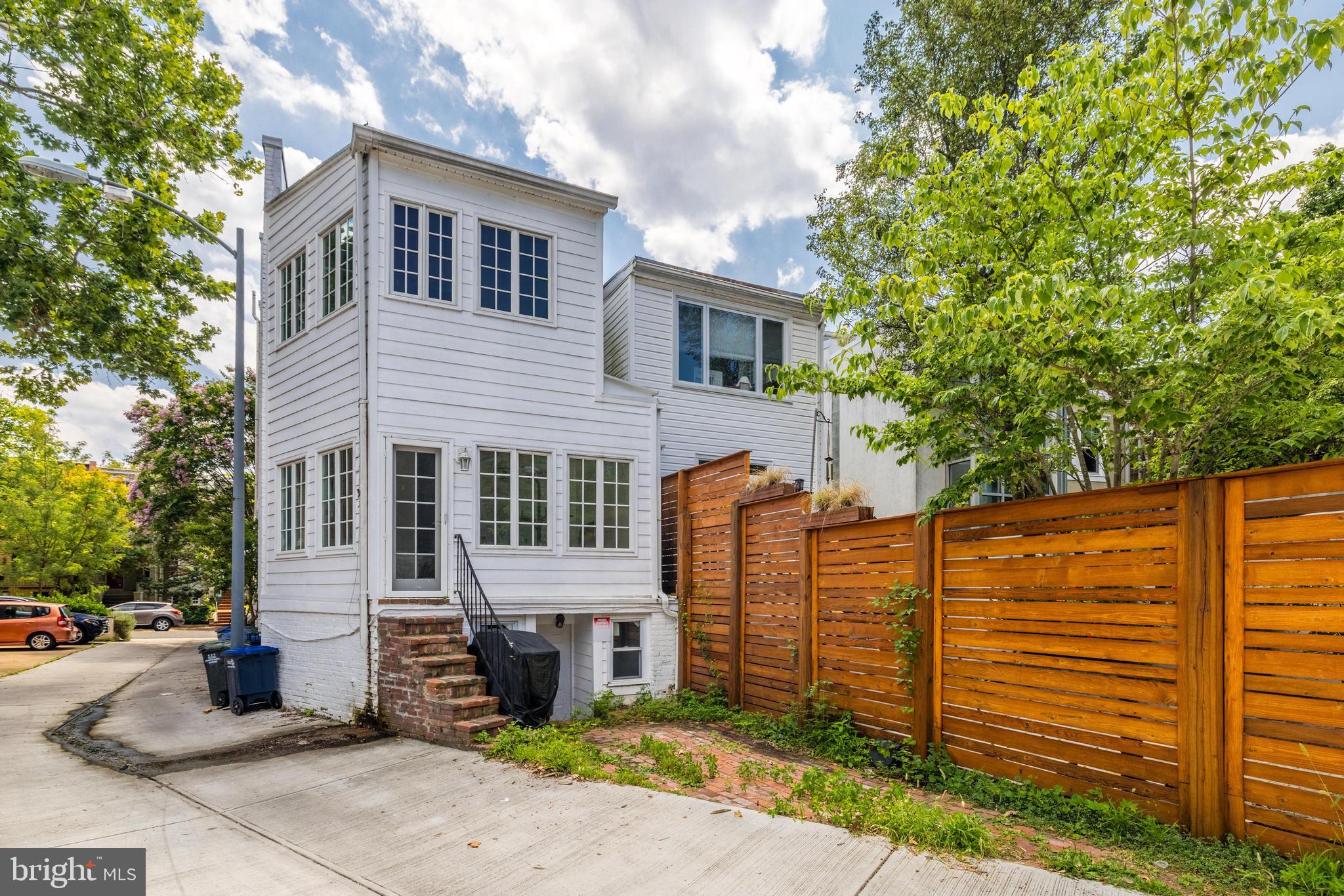 2015 ALLEN PLACE NW