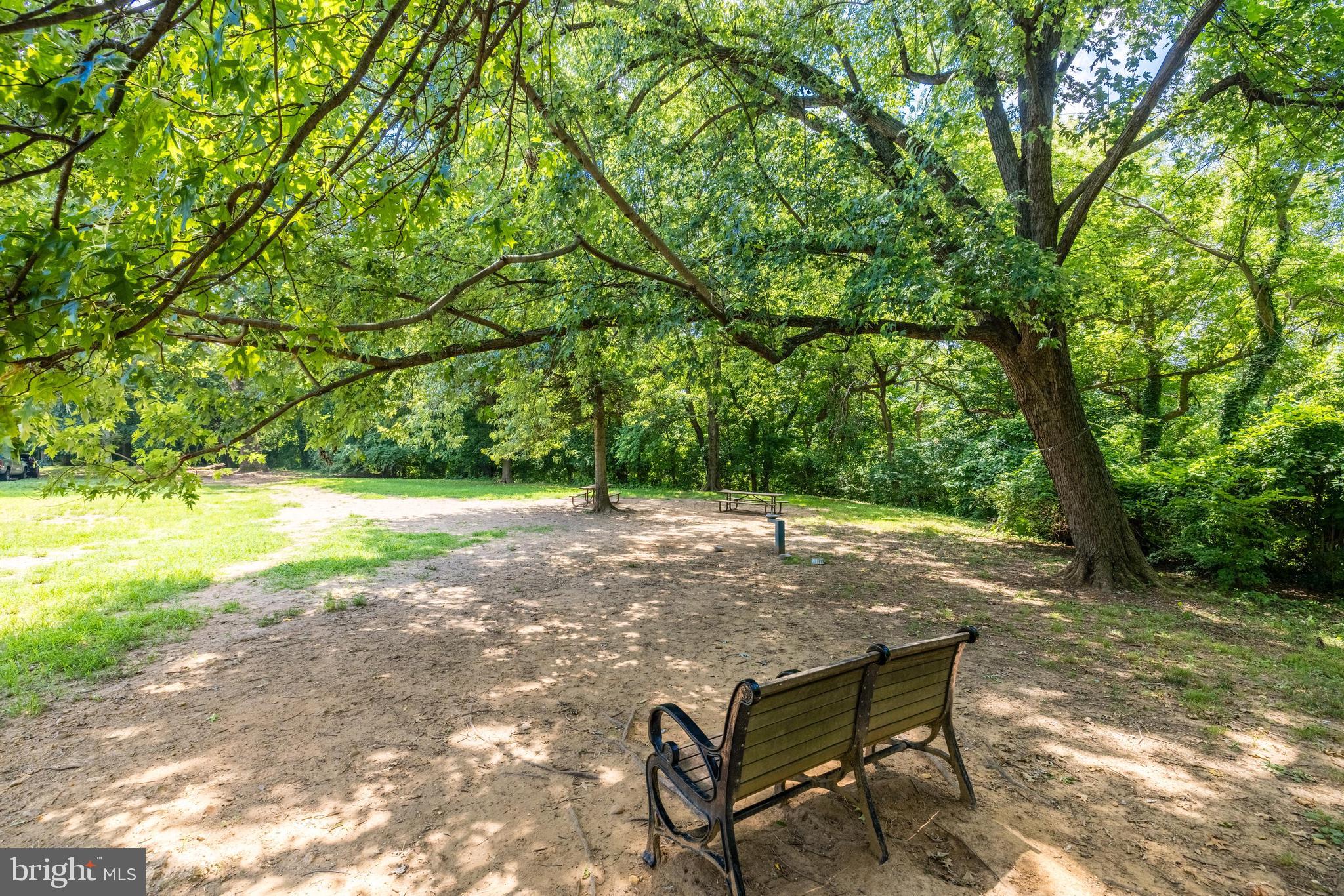 2015 ALLEN PLACE NW