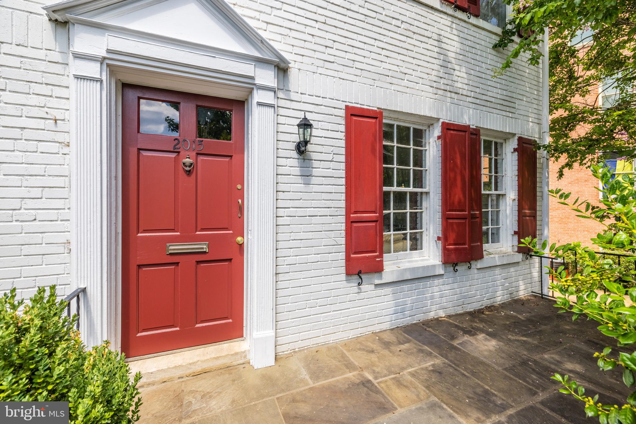 2015 ALLEN PLACE NW