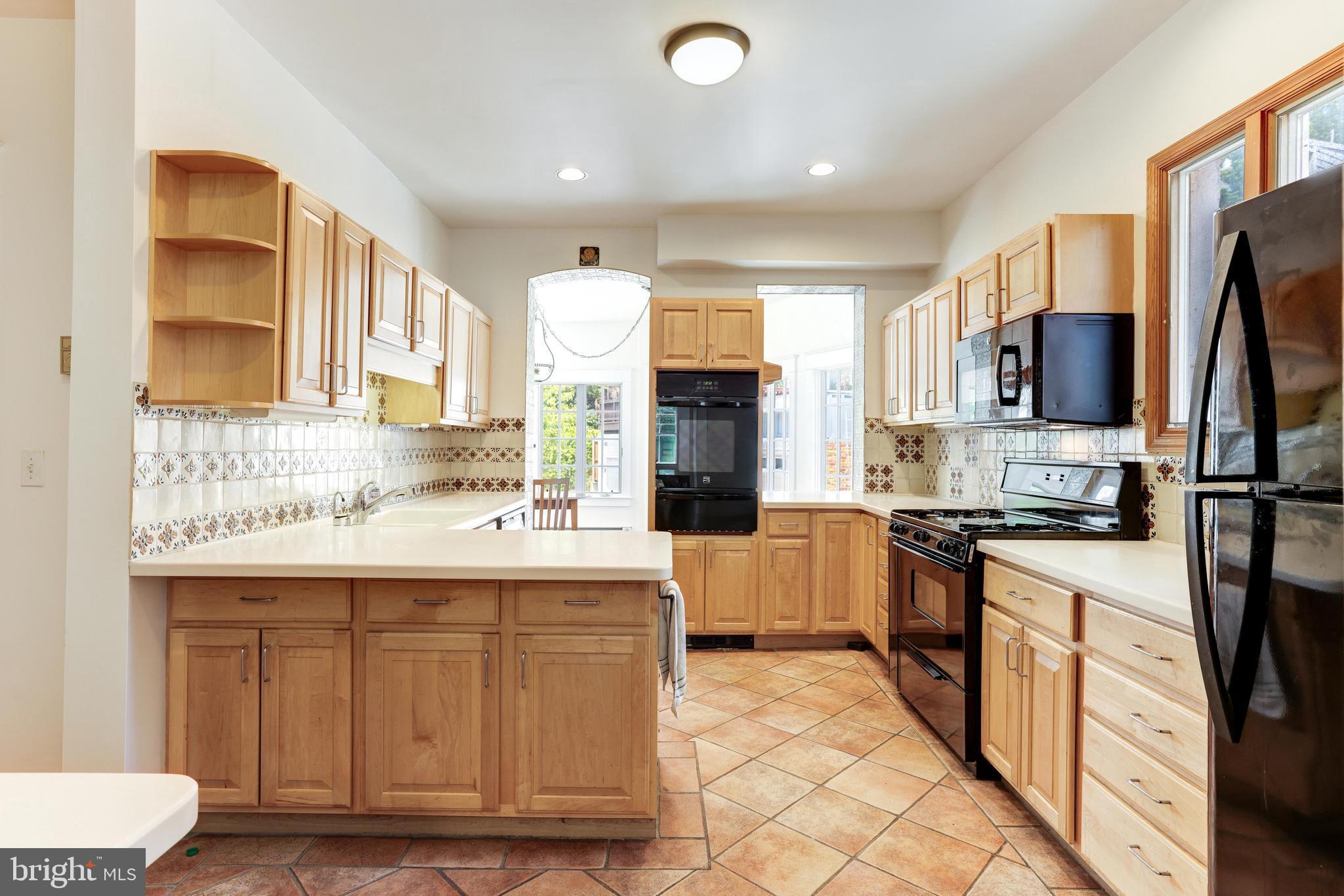 2015 ALLEN PLACE NW