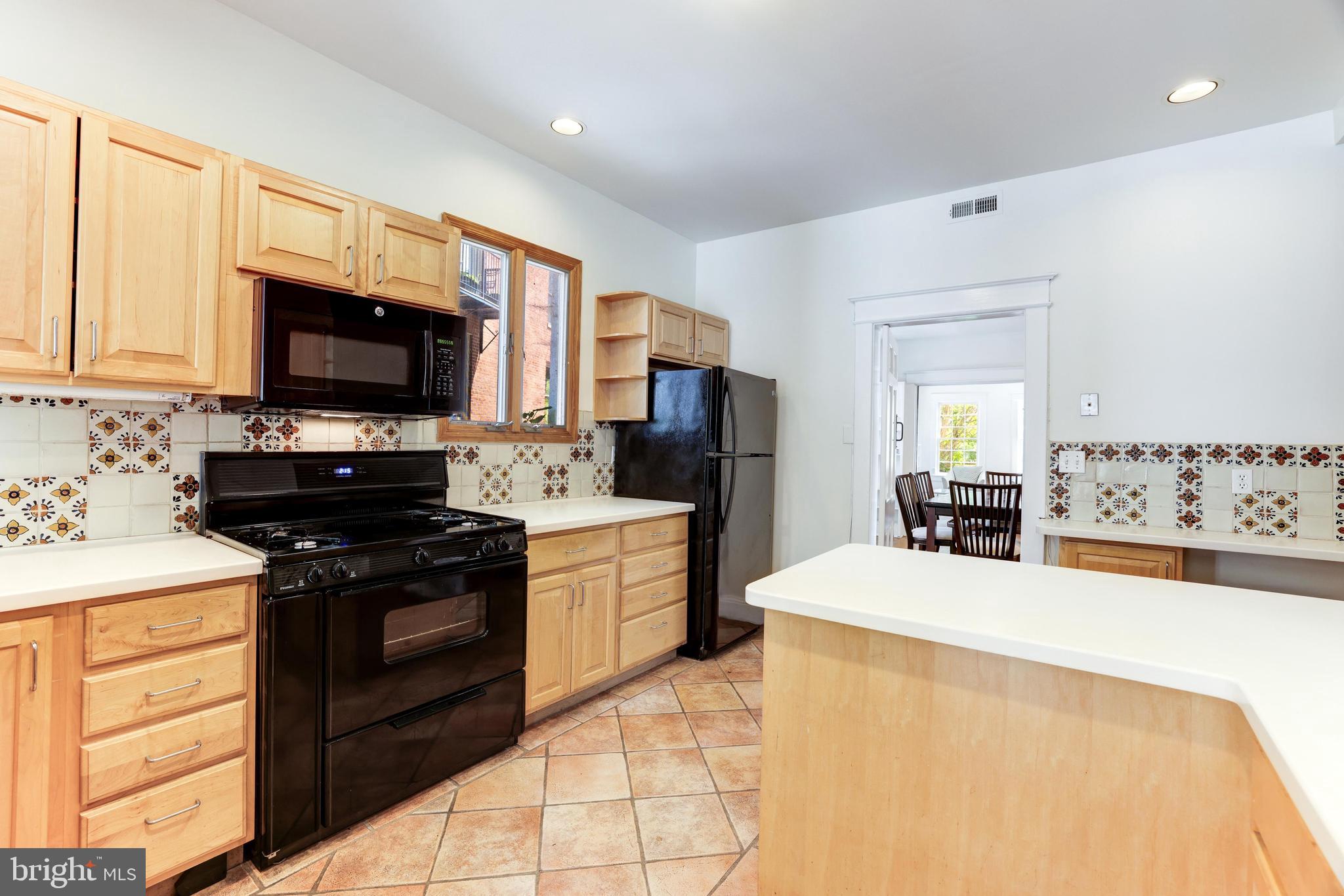 2015 ALLEN PLACE NW