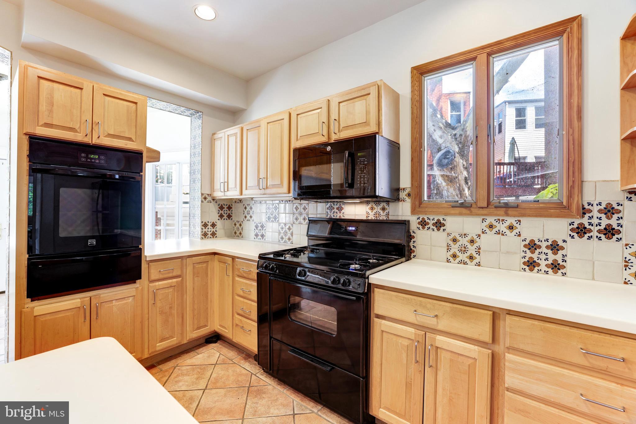 2015 ALLEN PLACE NW