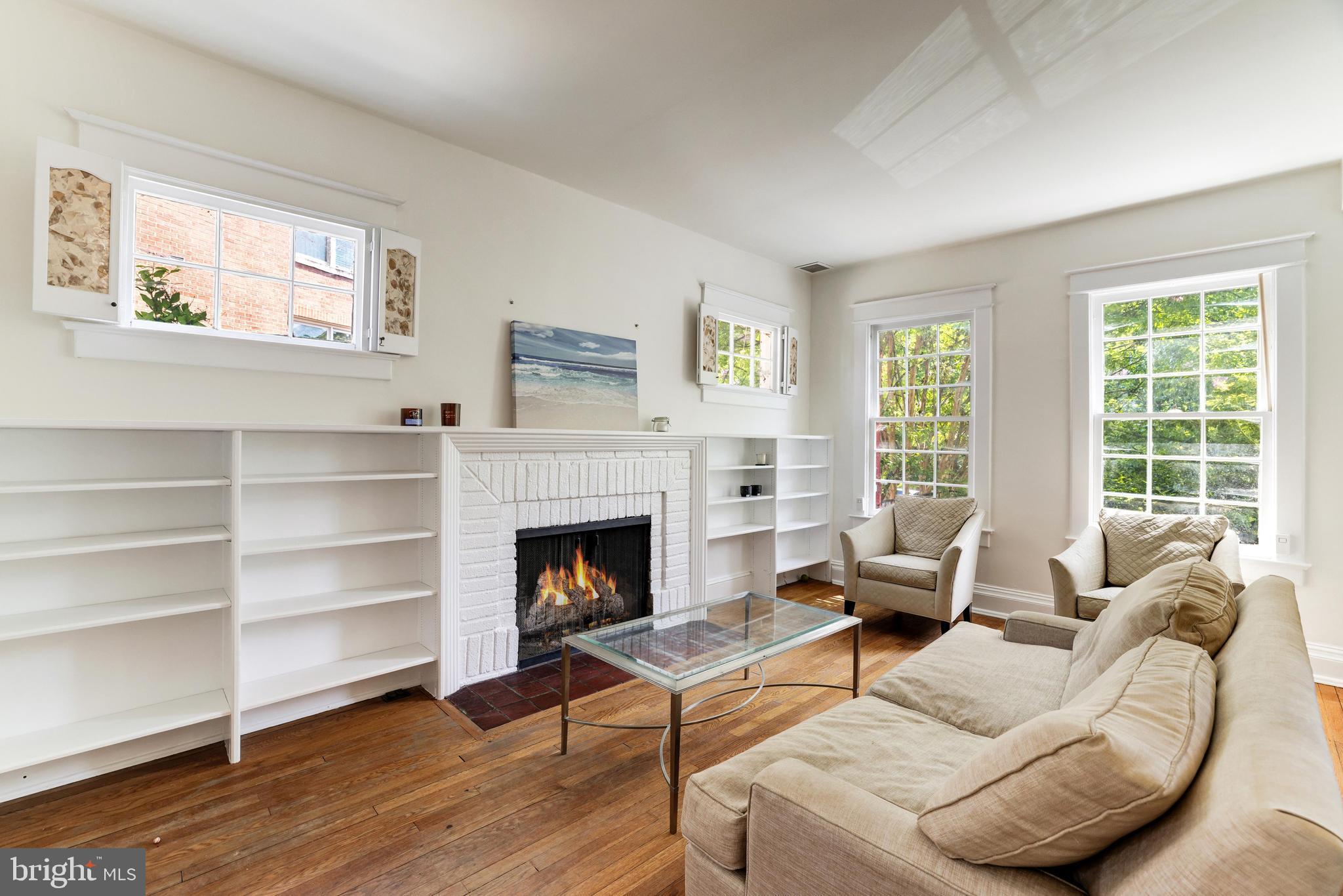 2015 ALLEN PLACE NW