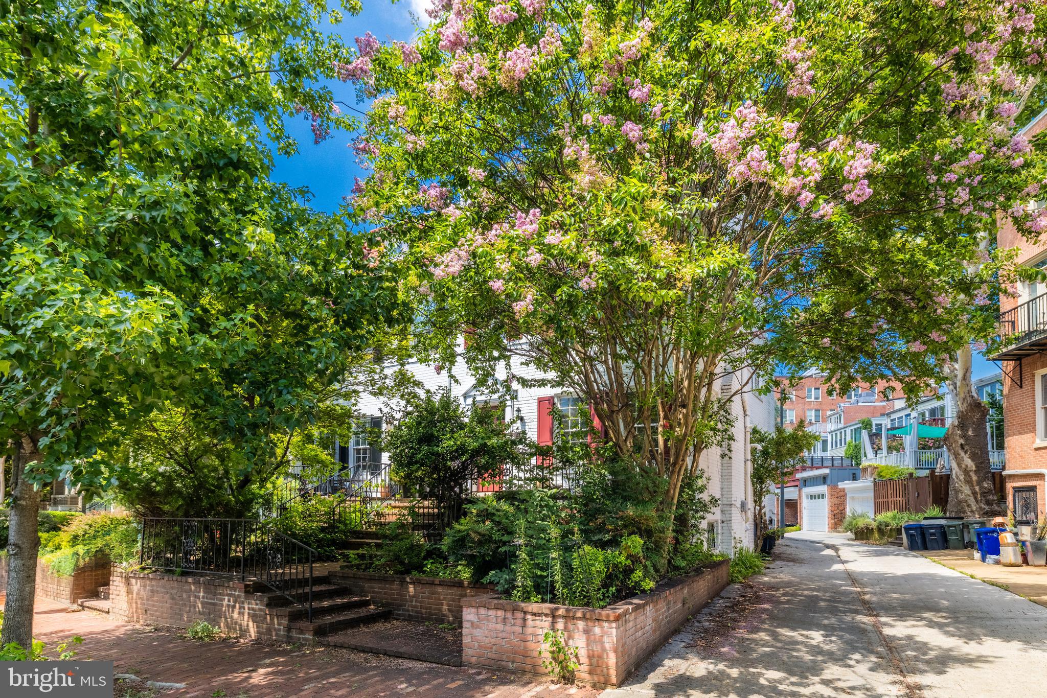 2015 ALLEN PLACE NW