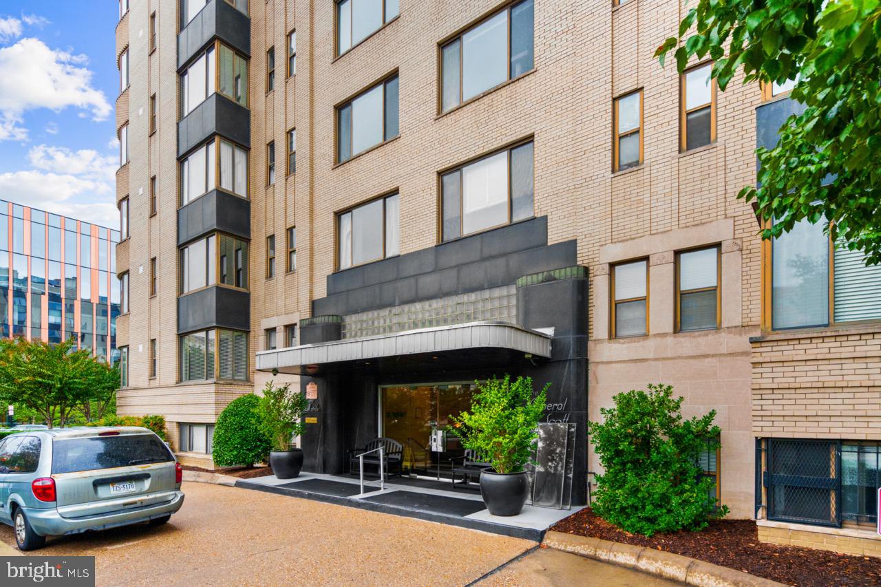 1 SCOTT CIRCLE NW 18