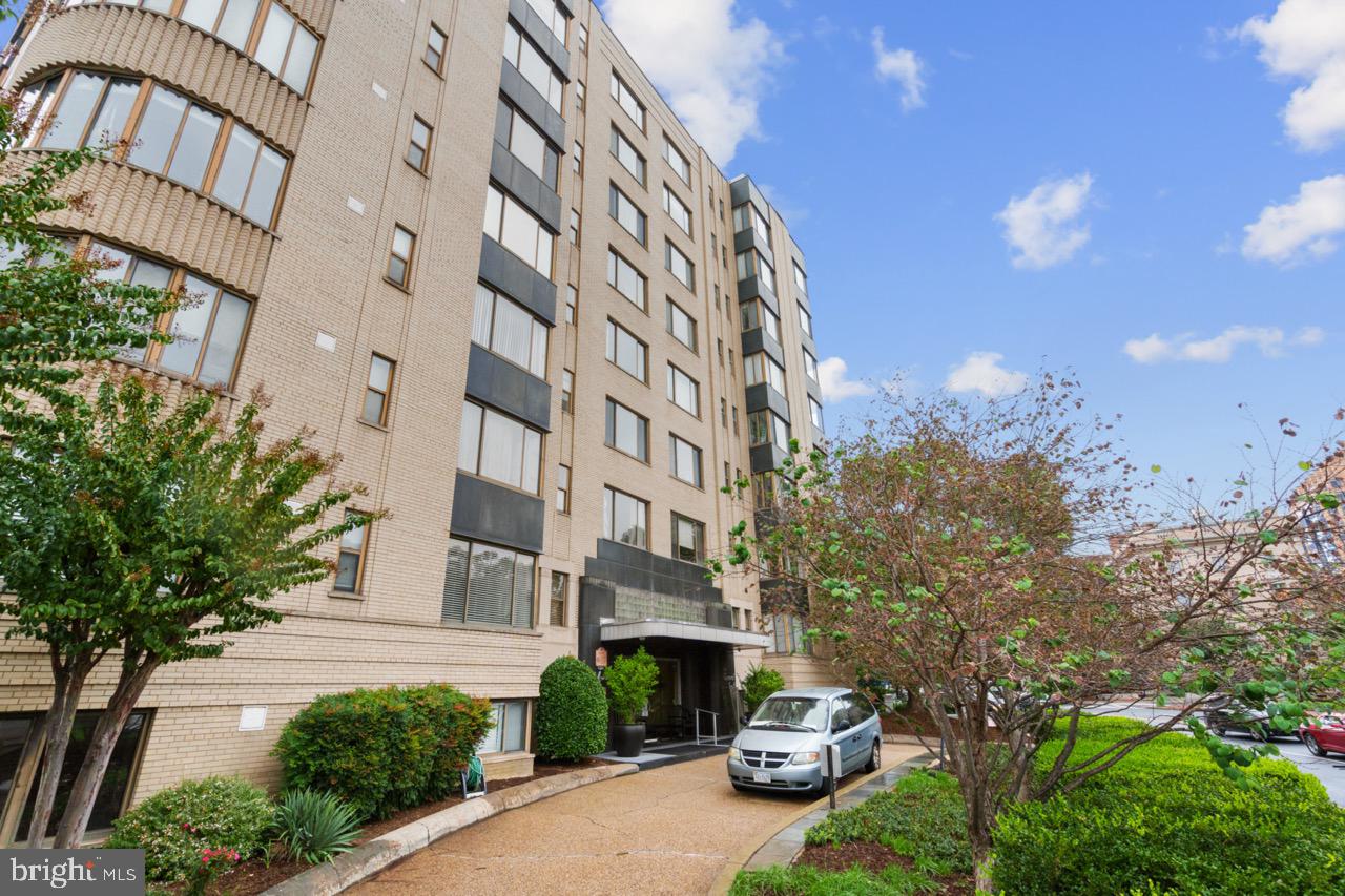 1 SCOTT CIRCLE NW 18