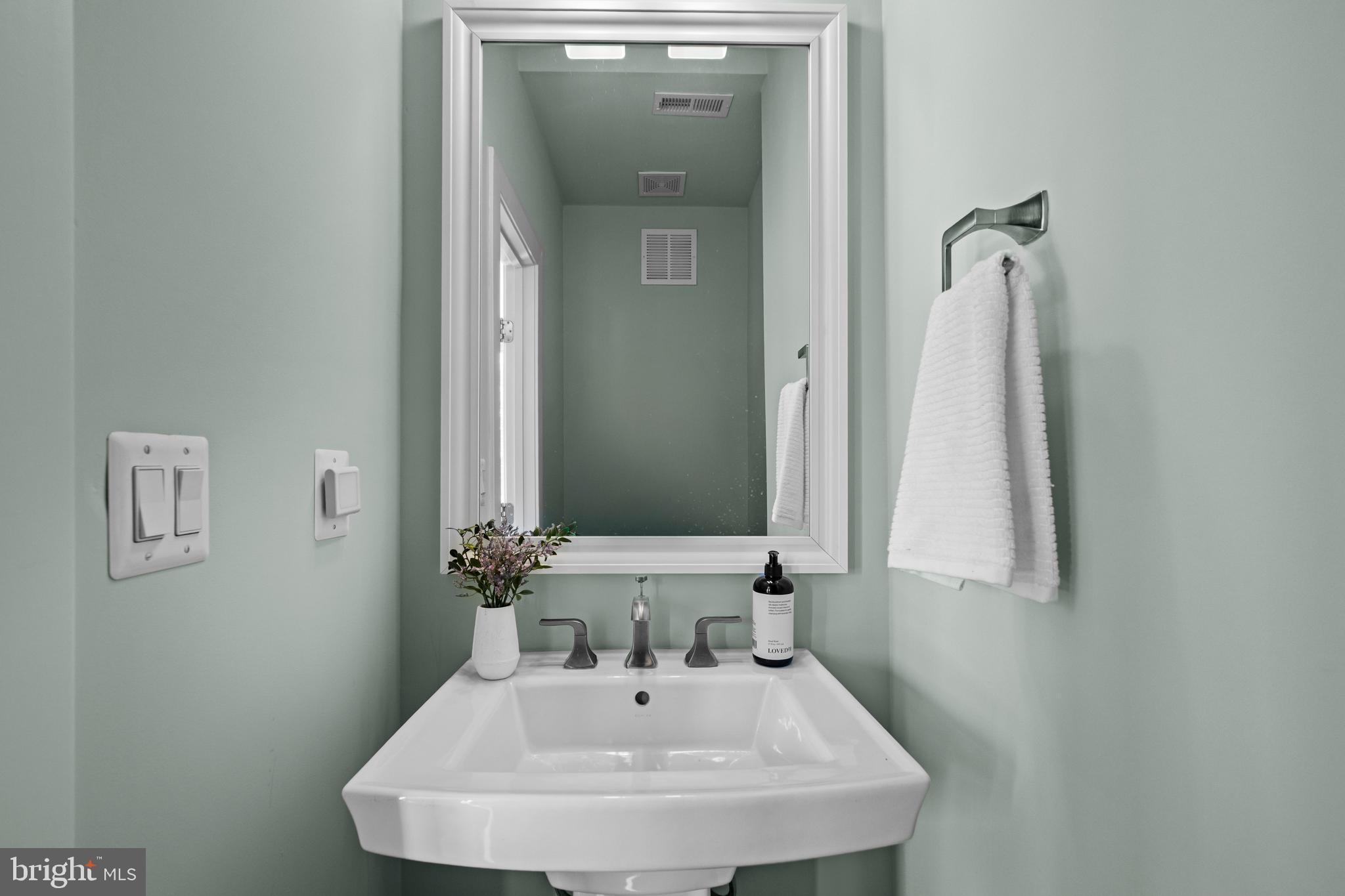 1227 TRINIDAD AVENUE NE