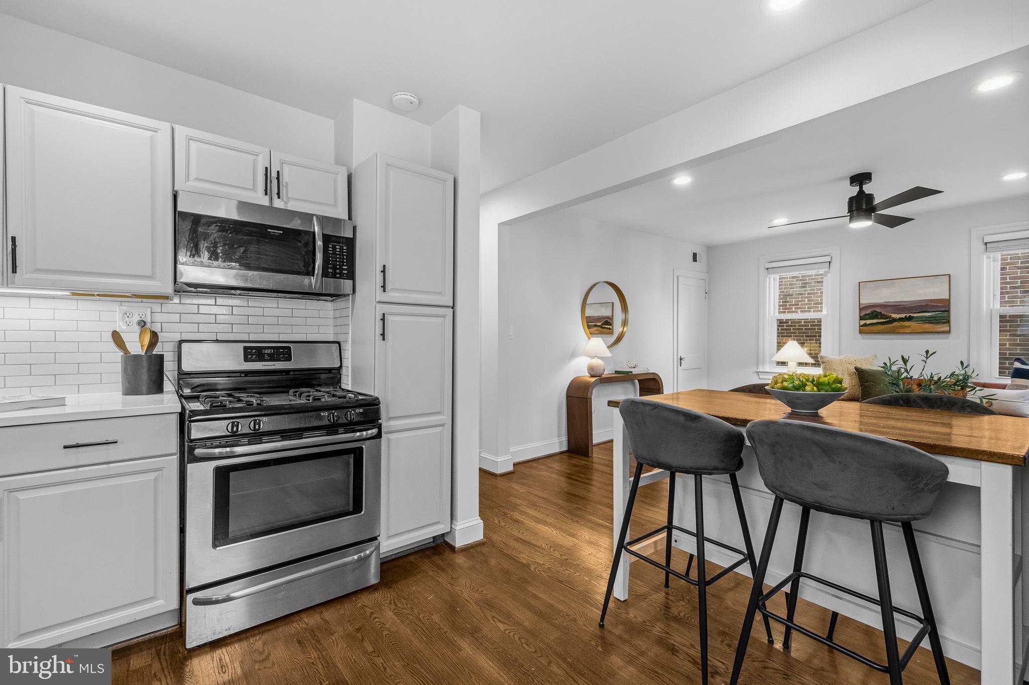 3731 OAKVIEW TERRACE NE