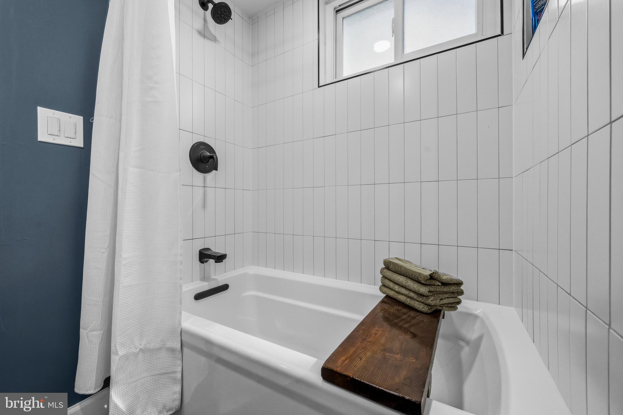 3731 OAKVIEW TERRACE NE