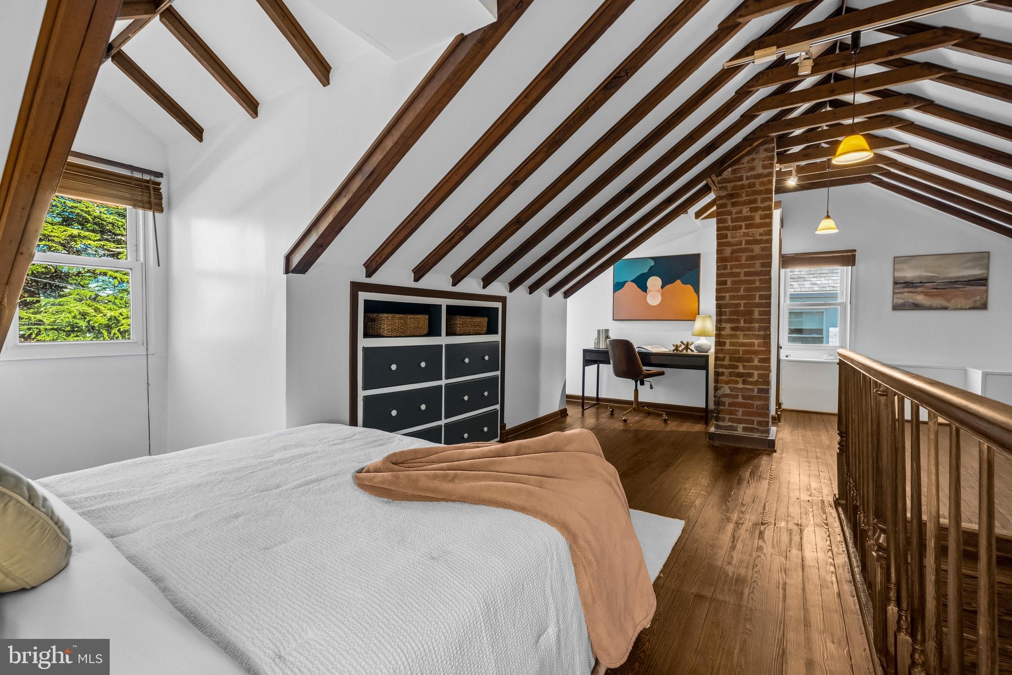 3731 OAKVIEW TERRACE NE