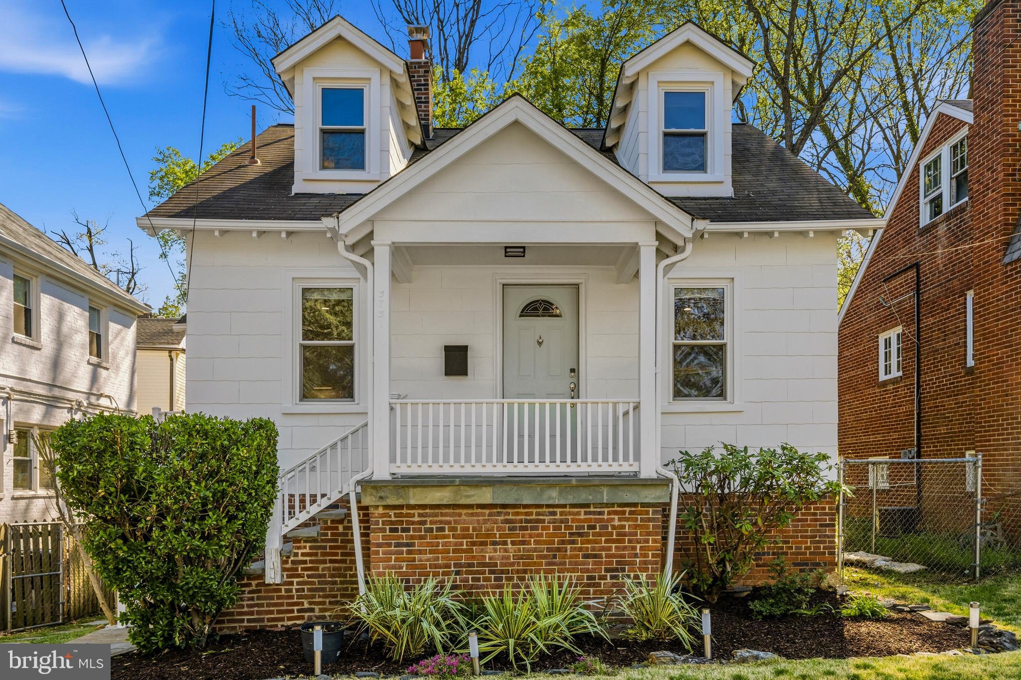 3731 OAKVIEW TERRACE NE