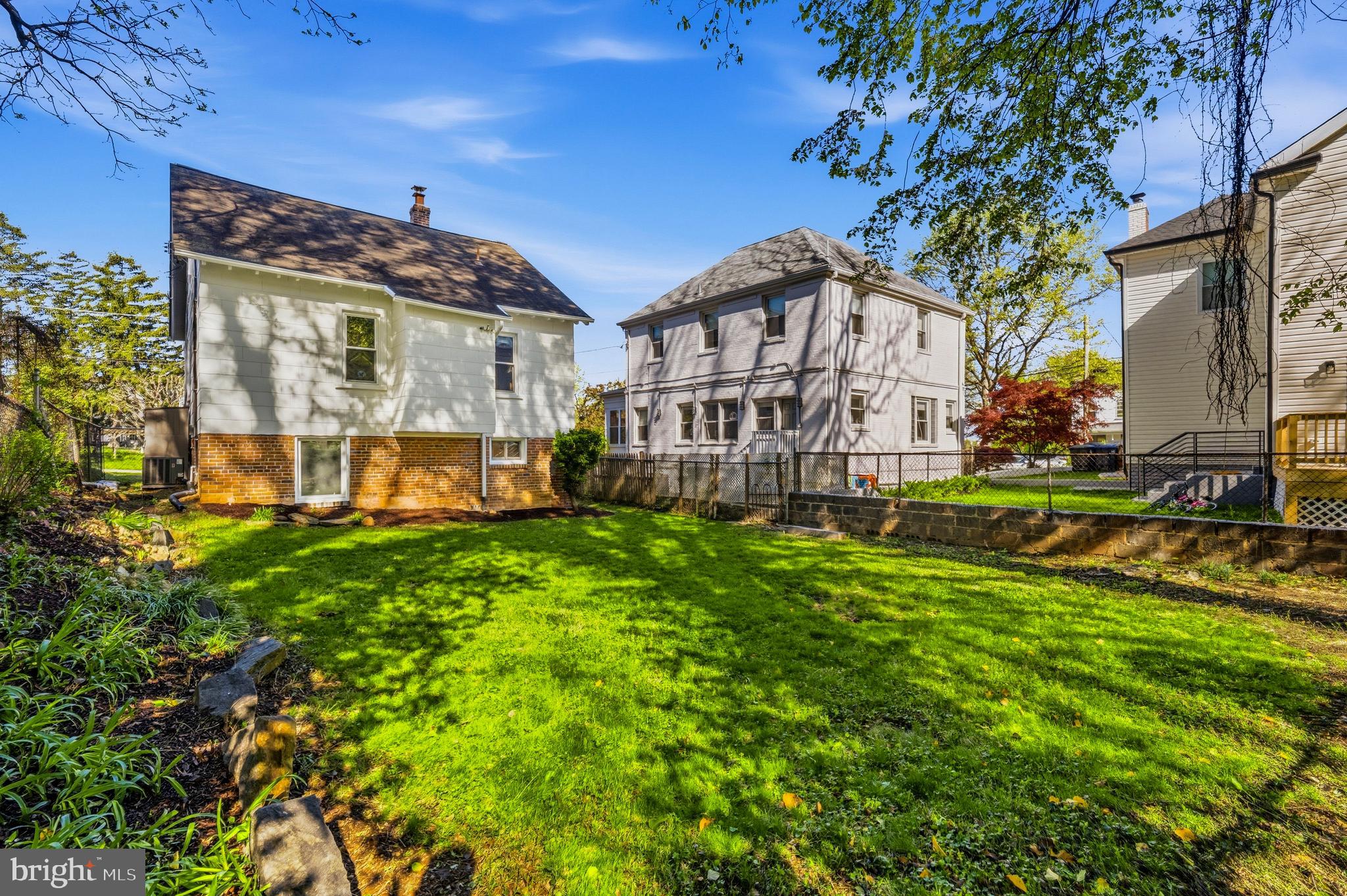 3731 OAKVIEW TERRACE NE