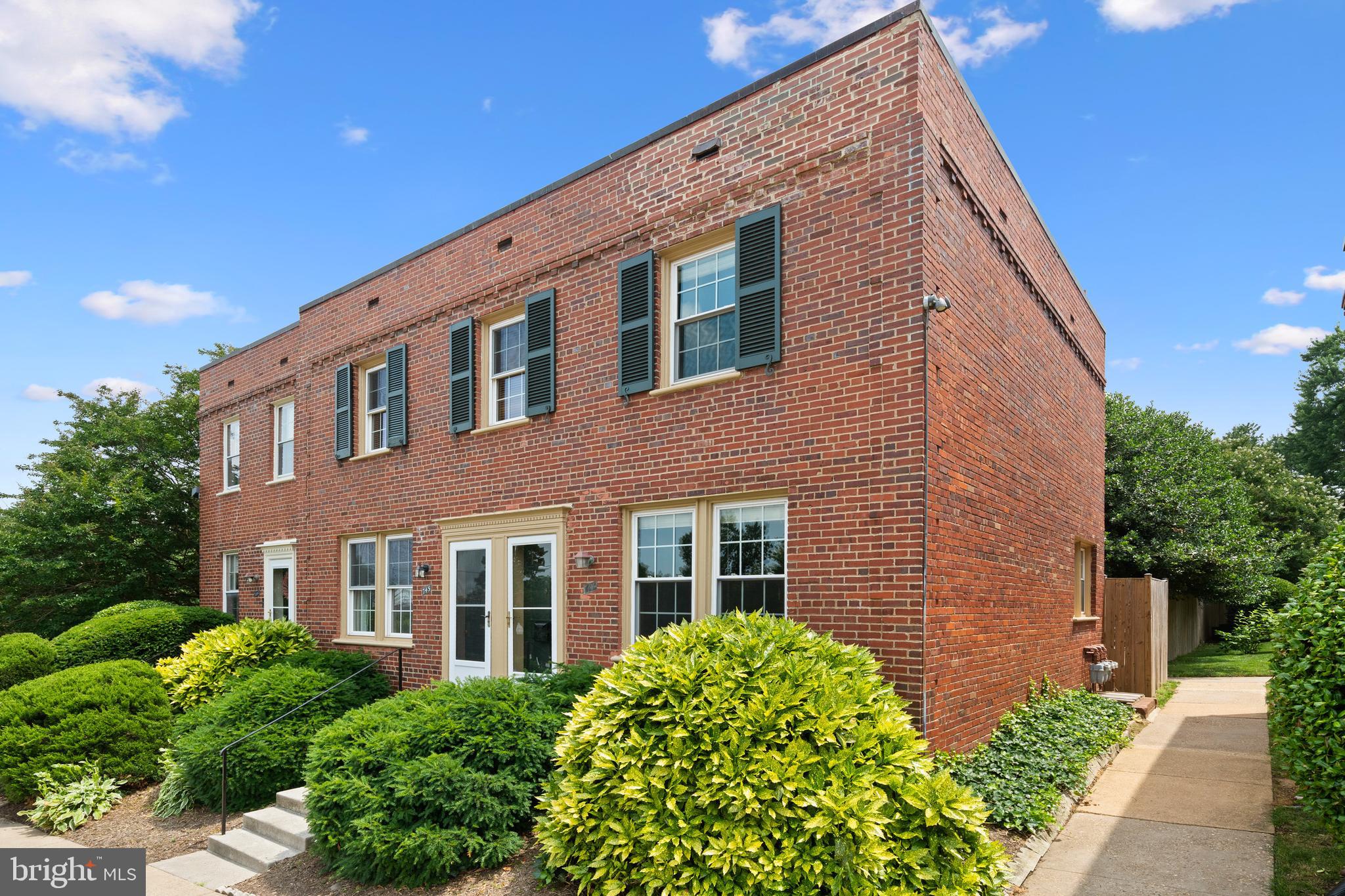 1600 S BARTON STREET 744