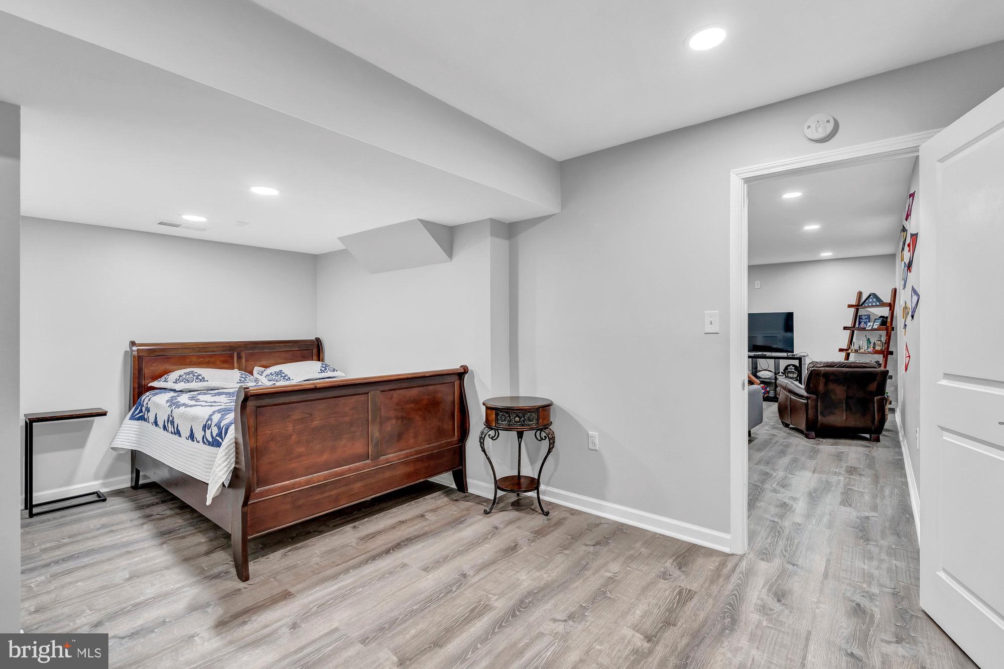 9923 LINDEL LANE