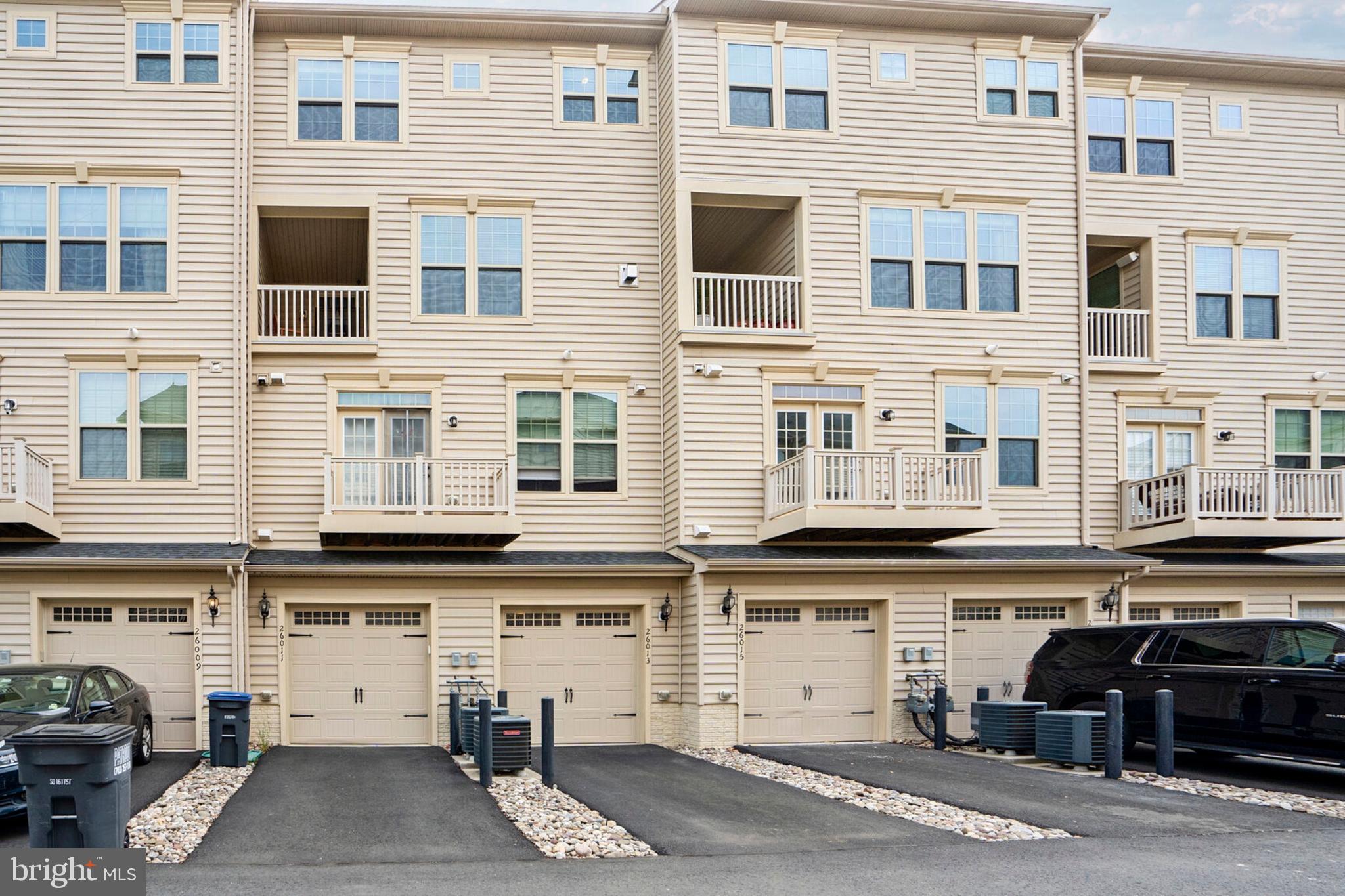 26013 BRAIDED MANE TERRACE