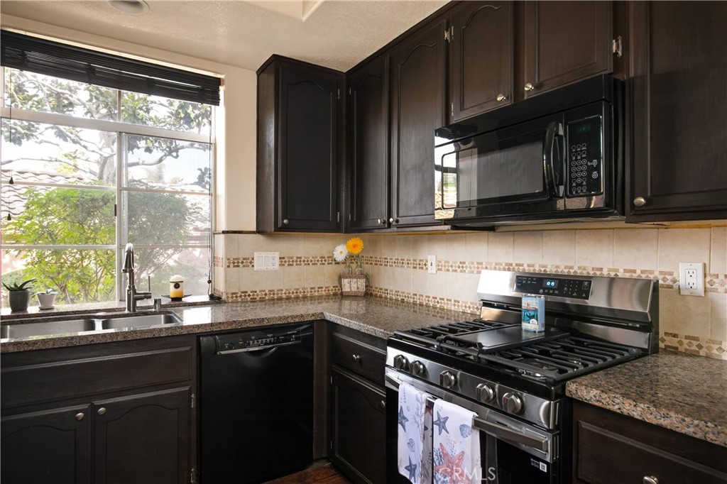 3547 Cameo Drive 25