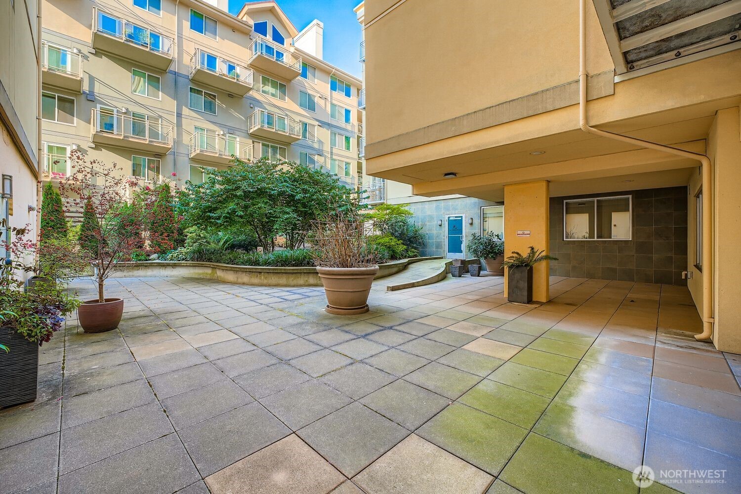 11004 NE 11th Street Unit: 406