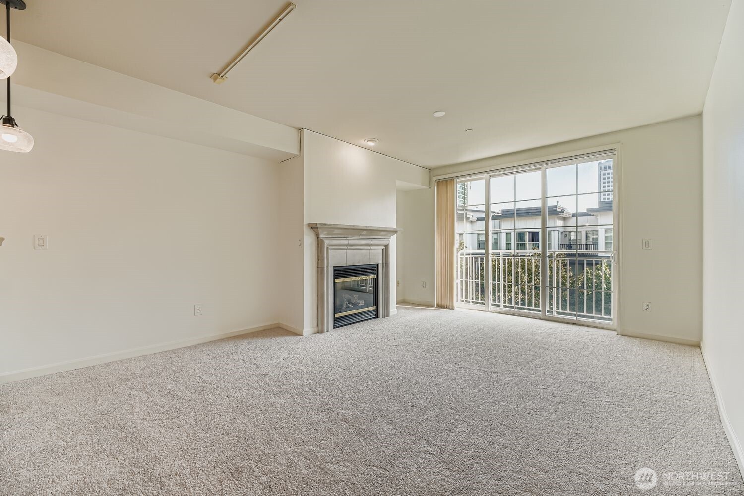 11004 NE 11th Street Unit: 406