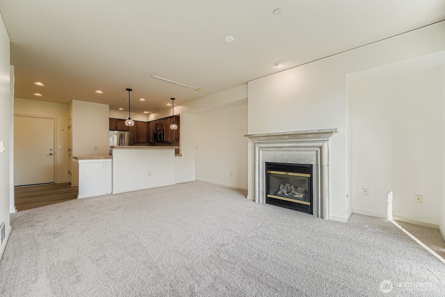 11004 NE 11th Street Unit: 406