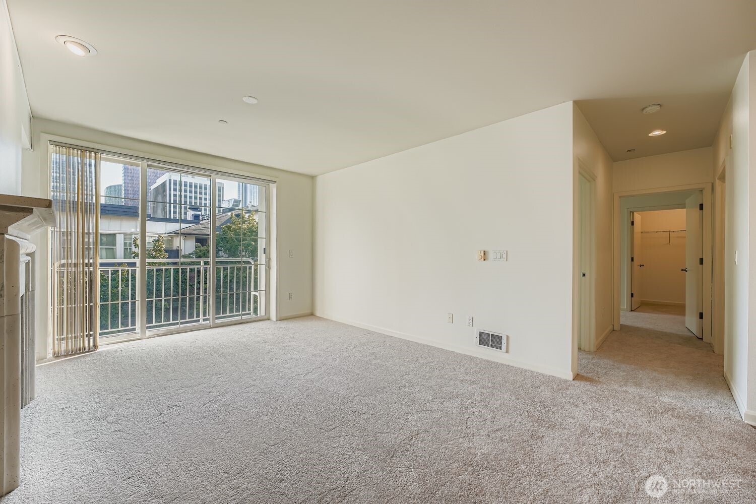 11004 NE 11th Street Unit: 406
