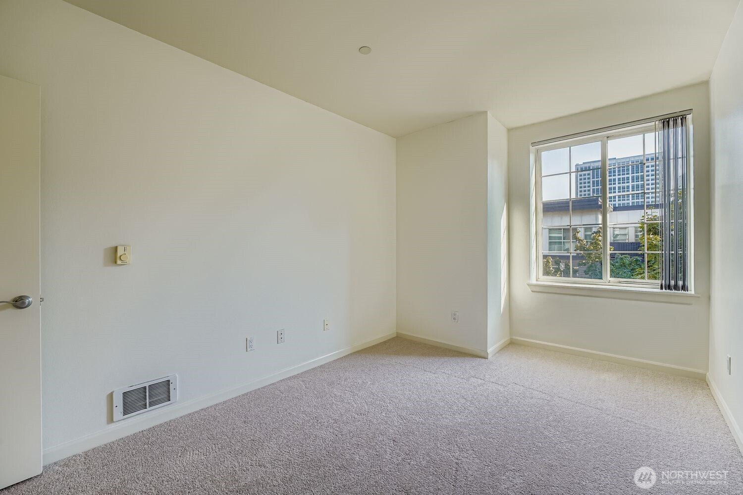 11004 NE 11th Street Unit: 406