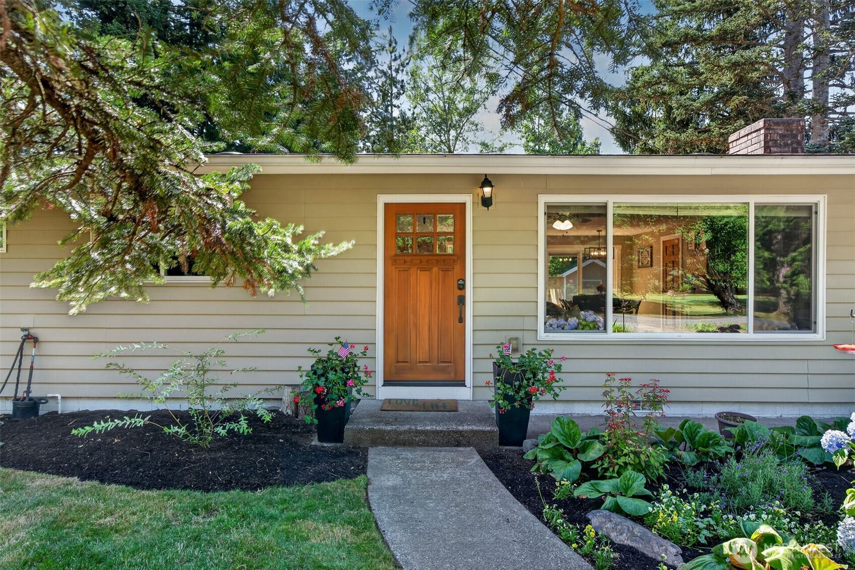 413 Thrasher Avenue NE