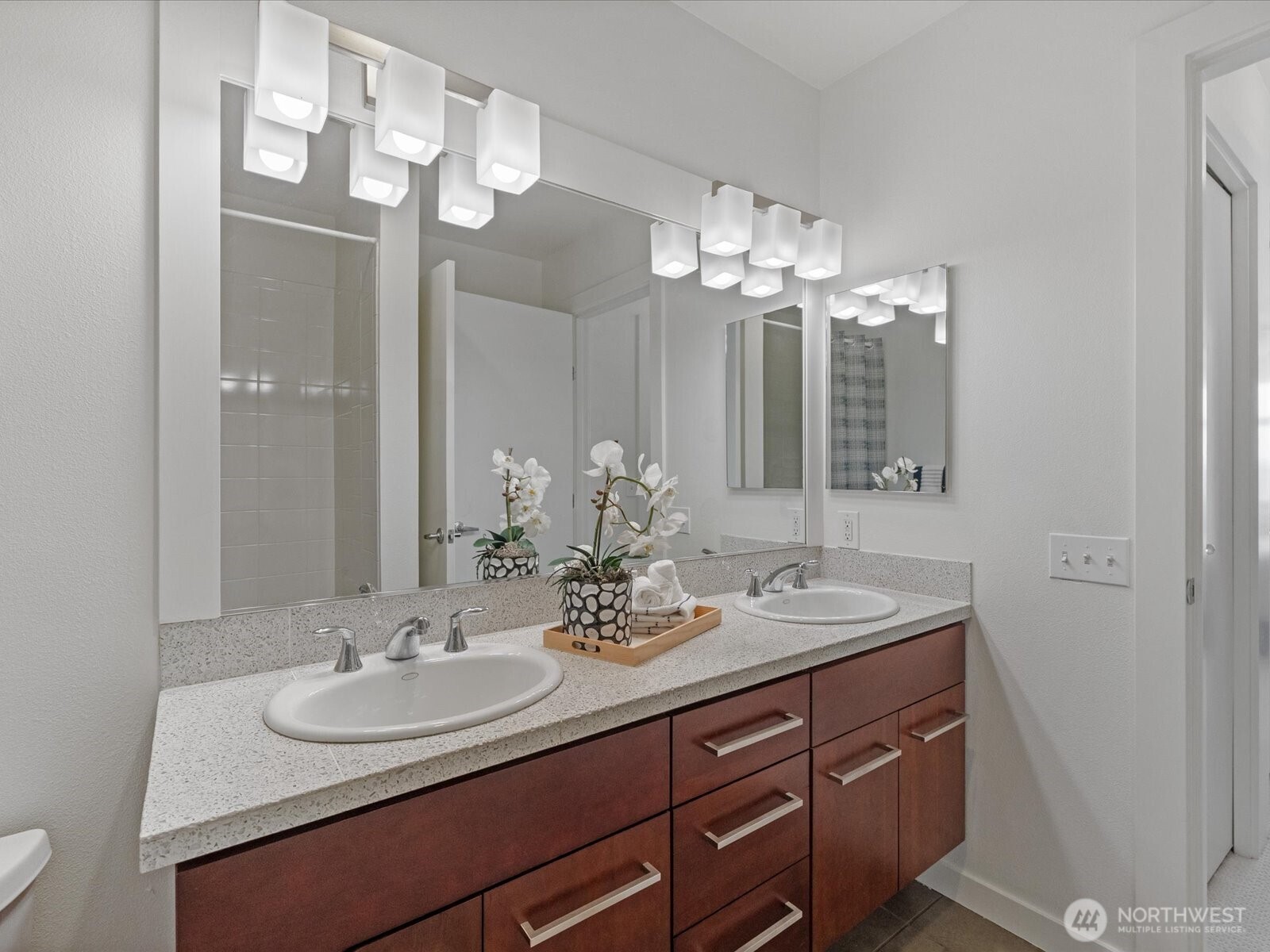 655 W Crockett Street Unit: A202